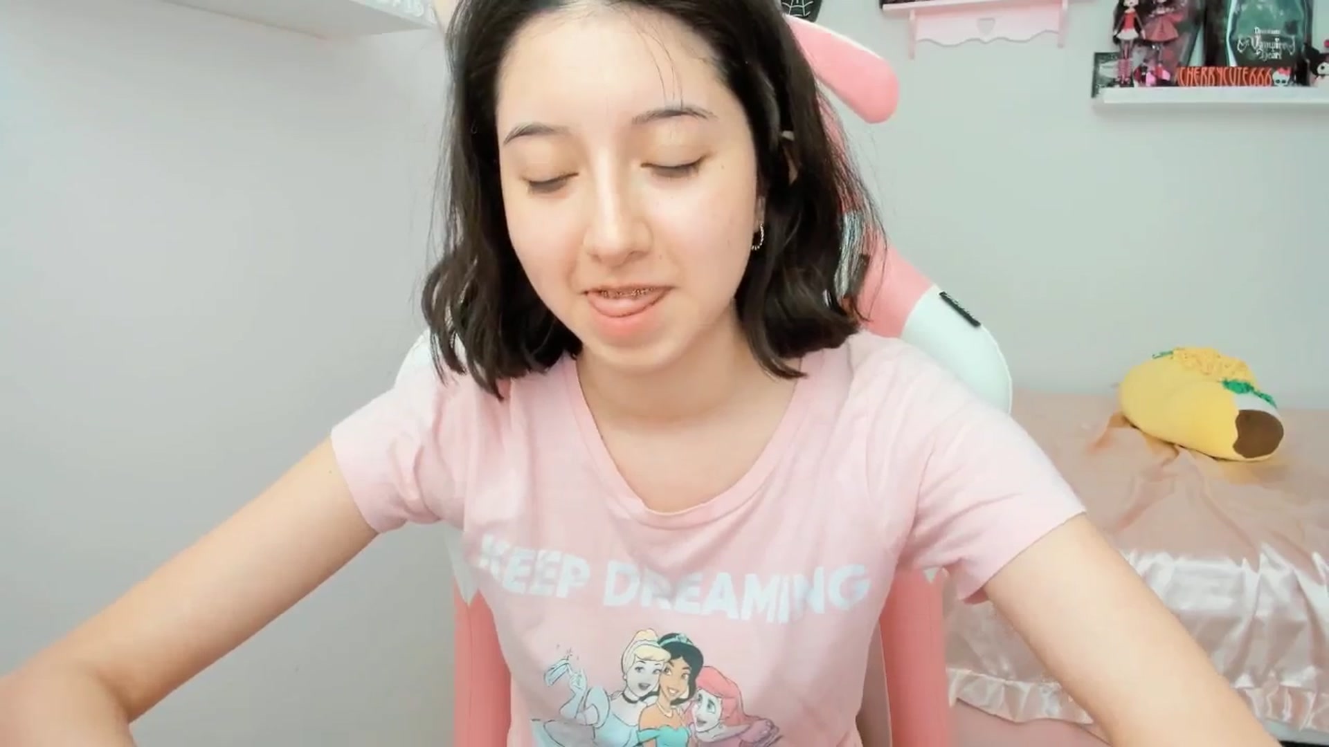 Gallery image thumbnail from Cherrycute666's myfreecams stream on, 05/29/2025, 20:52 image 18 of 20