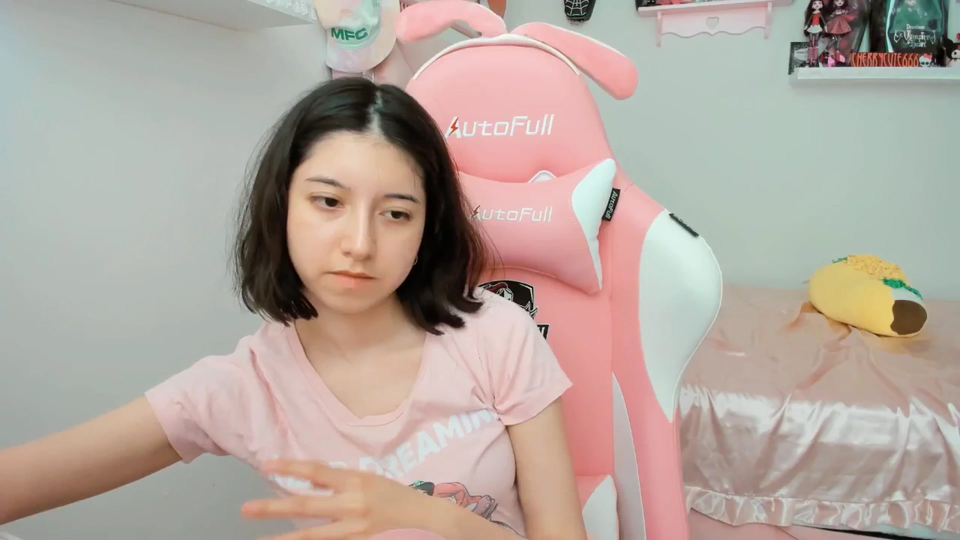 Gallery image thumbnail from Cherrycute666's myfreecams stream on, 05/29/2025, 20:52 image 17 of 20