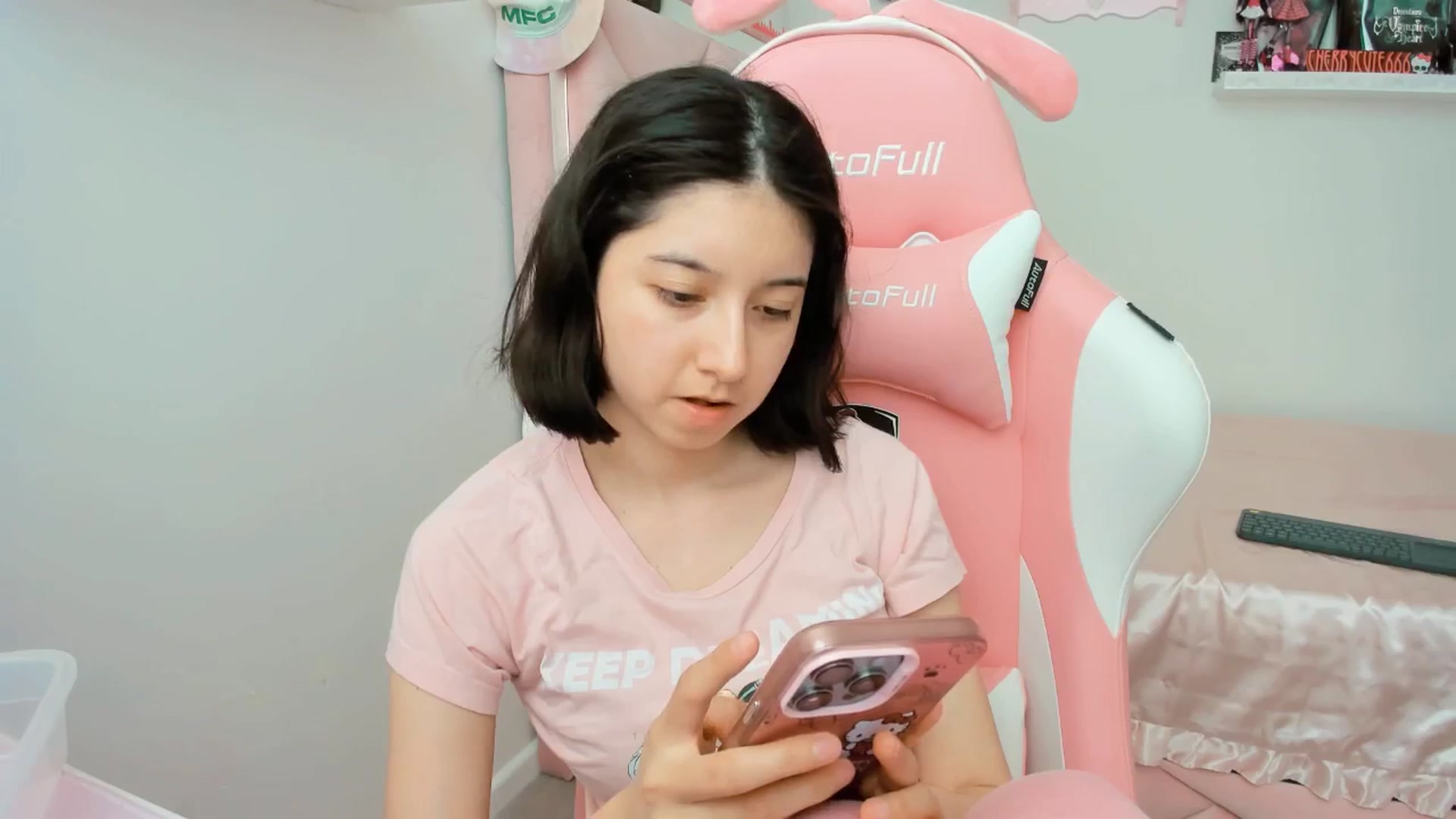 Gallery image thumbnail from Cherrycute666's myfreecams stream on, 05/29/2025, 20:52 image 4 of 20