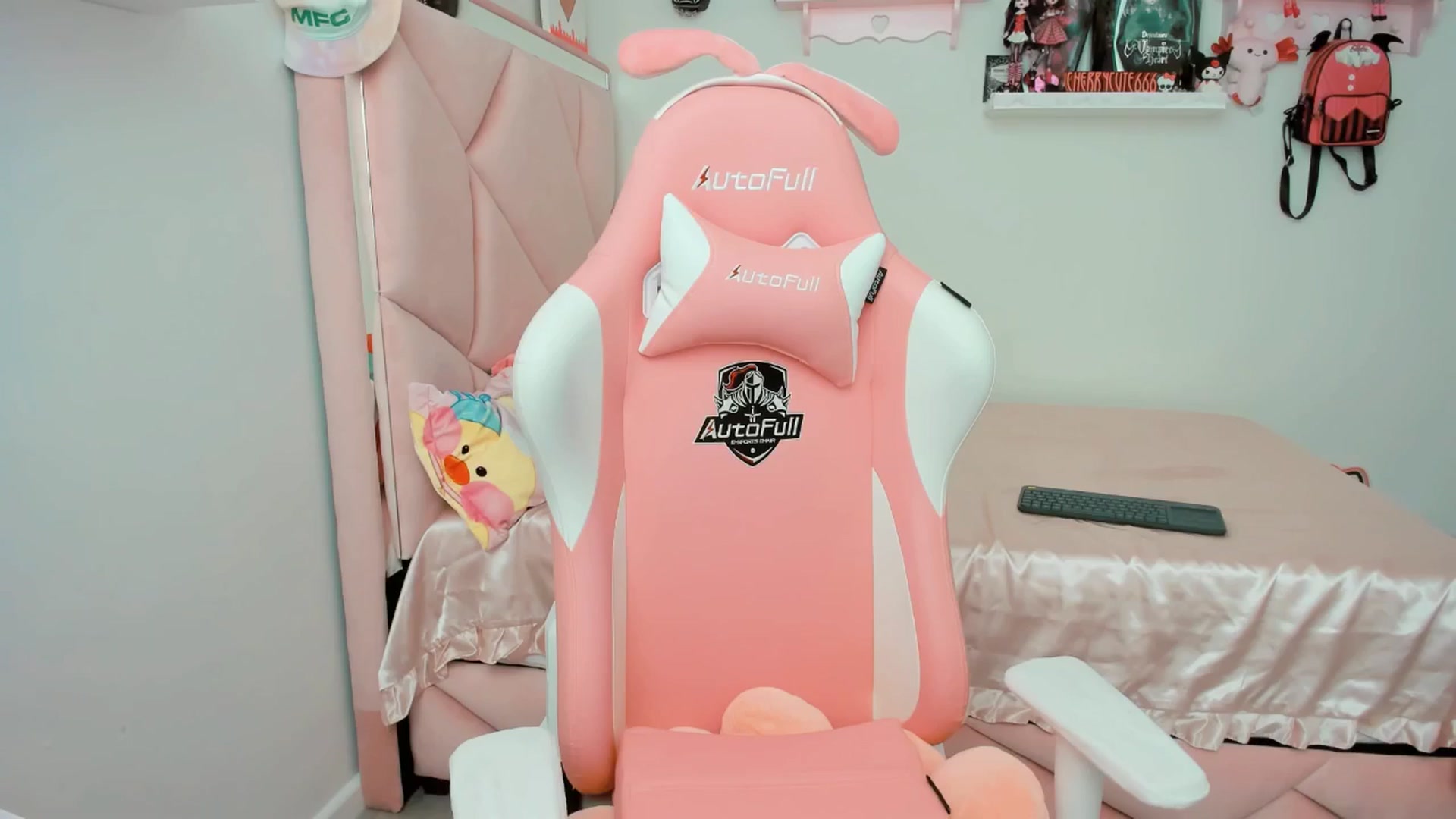 Gallery image thumbnail from Cherrycute666's myfreecams stream on, 05/29/2025, 20:52 image 3 of 20