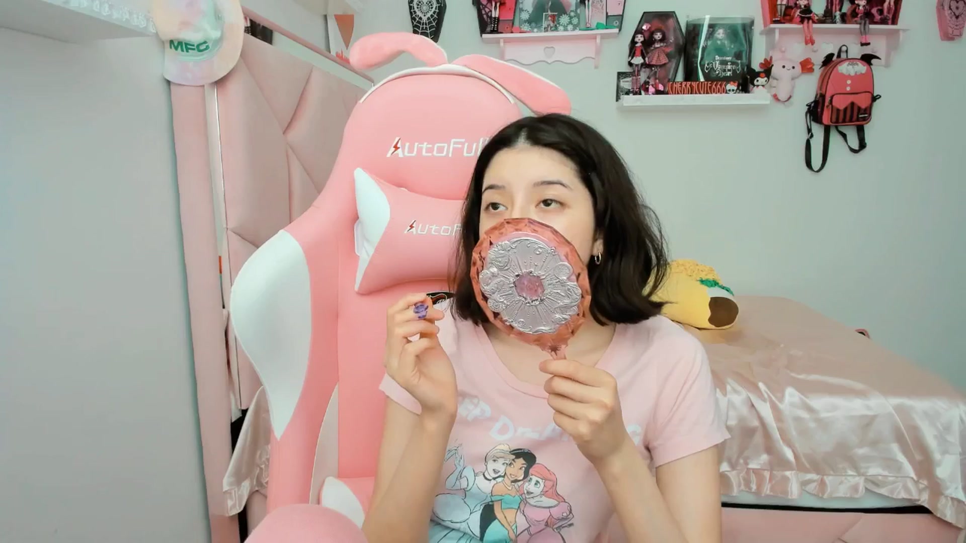 Gallery image thumbnail from Cherrycute666's myfreecams stream on, 05/29/2025, 20:52 image 14 of 20