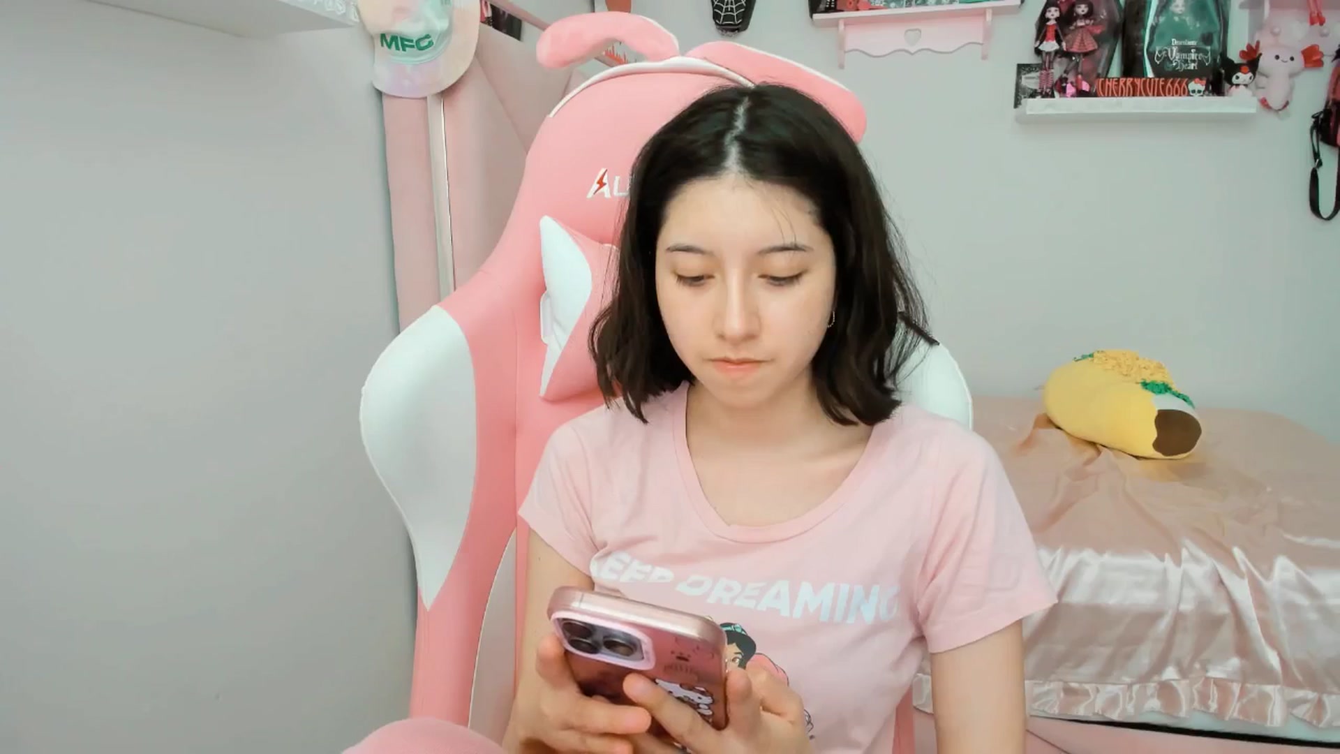 Gallery image thumbnail from Cherrycute666's myfreecams stream on, 05/29/2025, 20:52 image 19 of 20