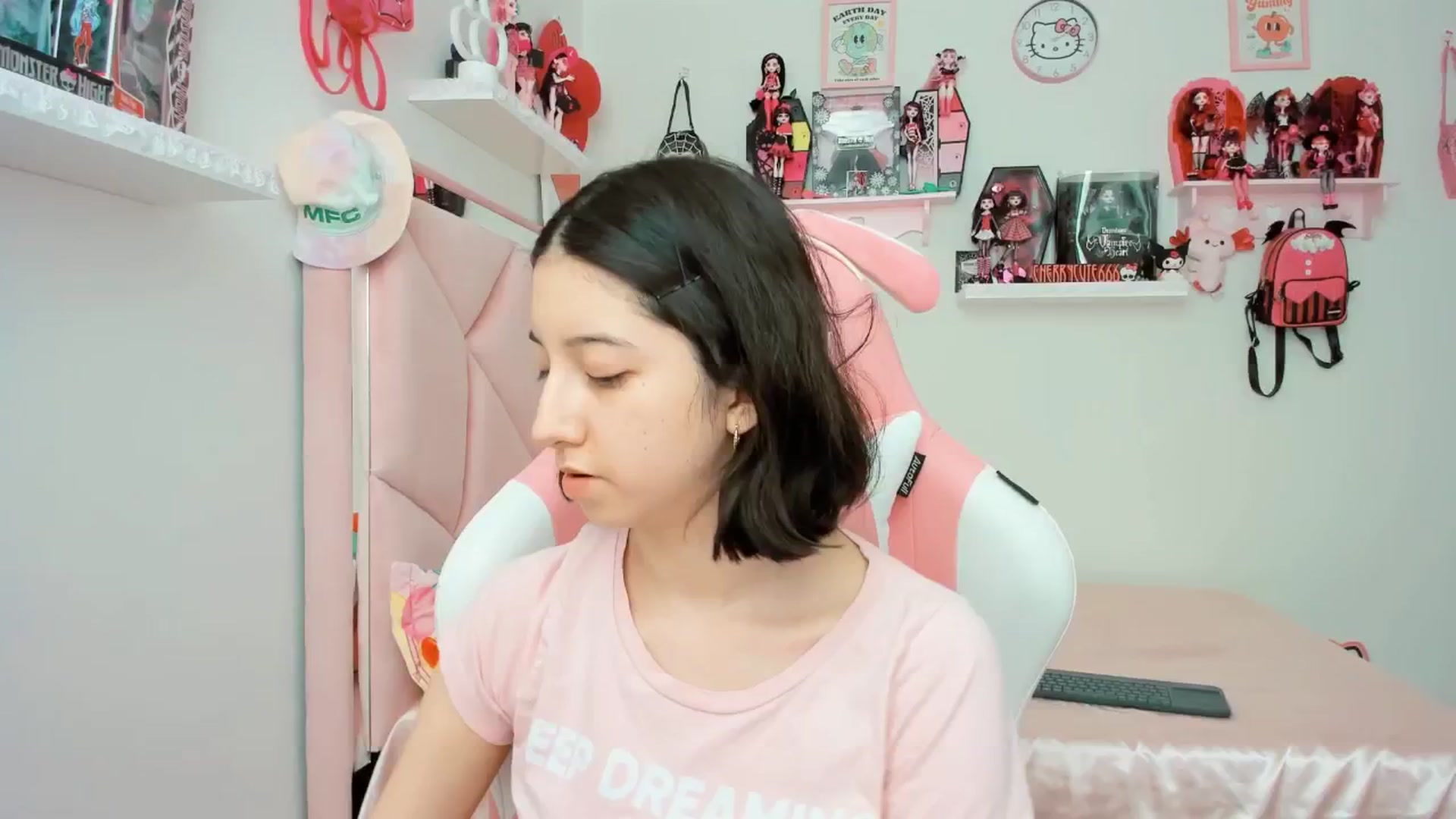 Gallery image thumbnail from Cherrycute666's myfreecams stream on, 05/29/2025, 20:52 image 1 of 20