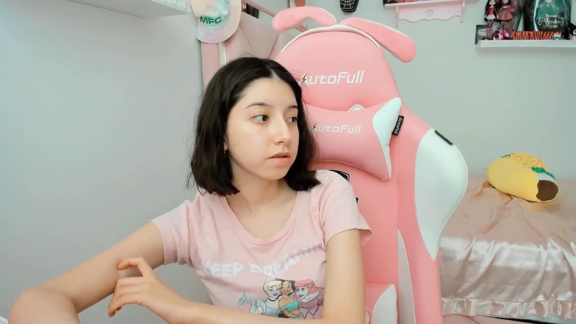 Gallery image thumbnail from Cherrycute666's myfreecams stream on, 05/29/2025, 20:52 image 15 of 20