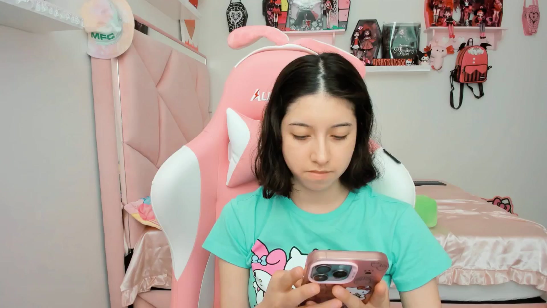 Gallery image thumbnail from Cherrycute666's myfreecams stream on, 05/30/2025, 22:18 image 6 of 20