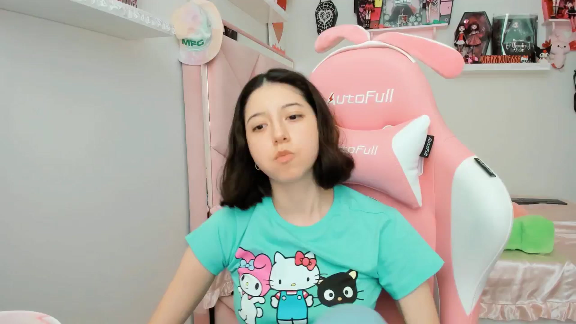 Gallery image thumbnail from Cherrycute666's myfreecams stream on, 05/30/2025, 22:18 image 17 of 20