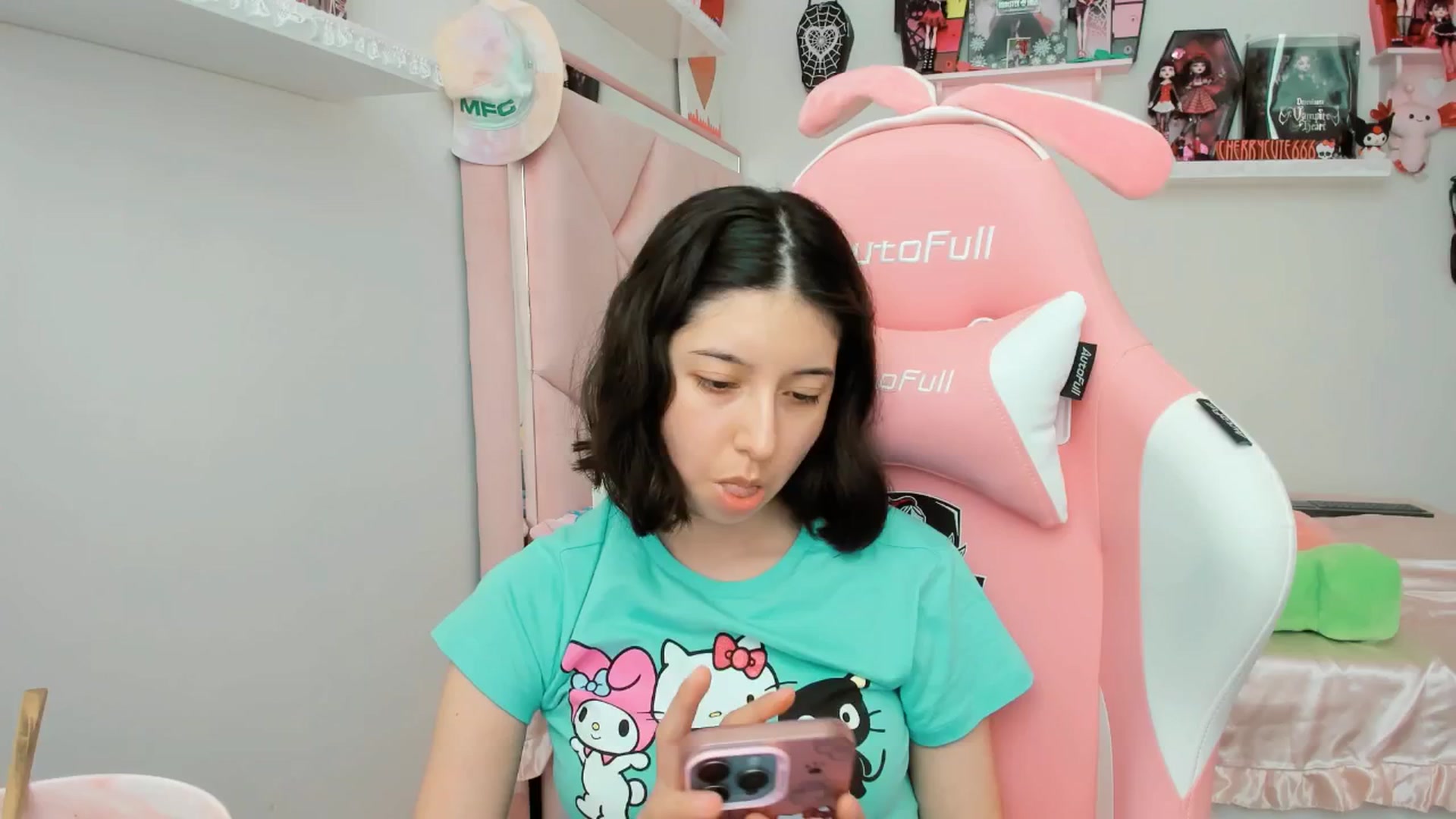 Gallery image thumbnail from Cherrycute666's myfreecams stream on, 05/30/2025, 22:18 image 16 of 20