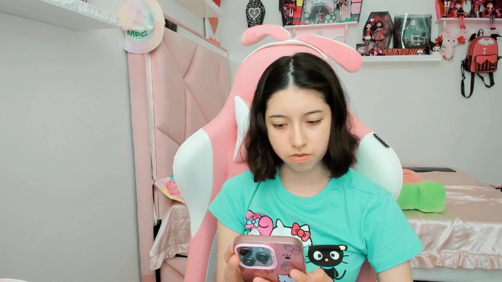 Gallery image thumbnail from Cherrycute666's myfreecams stream on, 05/30/2025, 22:18 image 18 of 20