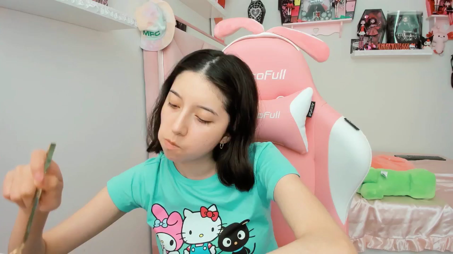 Gallery image thumbnail from Cherrycute666's myfreecams stream on, 05/30/2025, 22:18 image 14 of 20