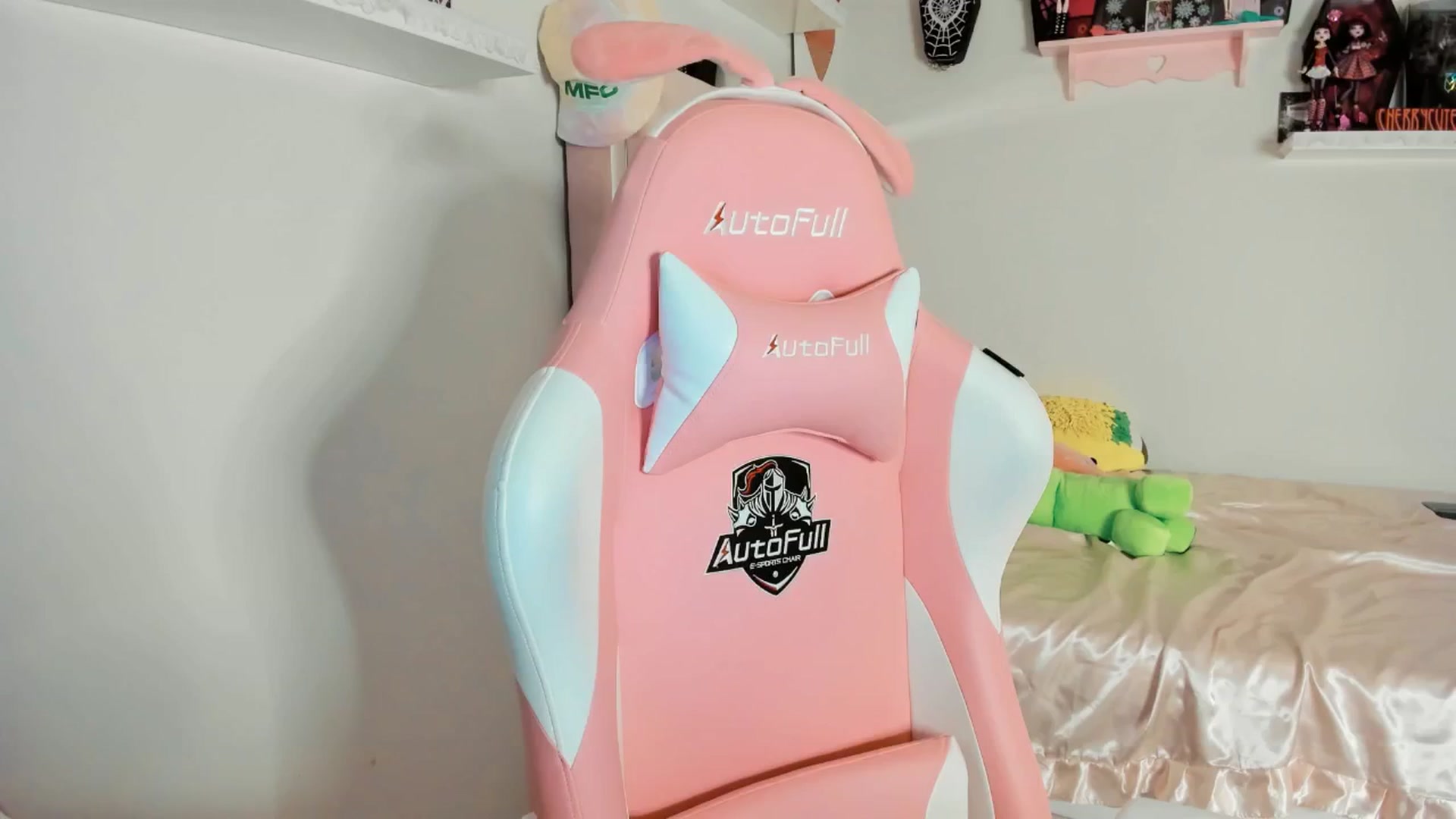 Gallery image thumbnail from Cherrycute666's myfreecams stream on, 05/31/2025, 05:49 image 13 of 20
