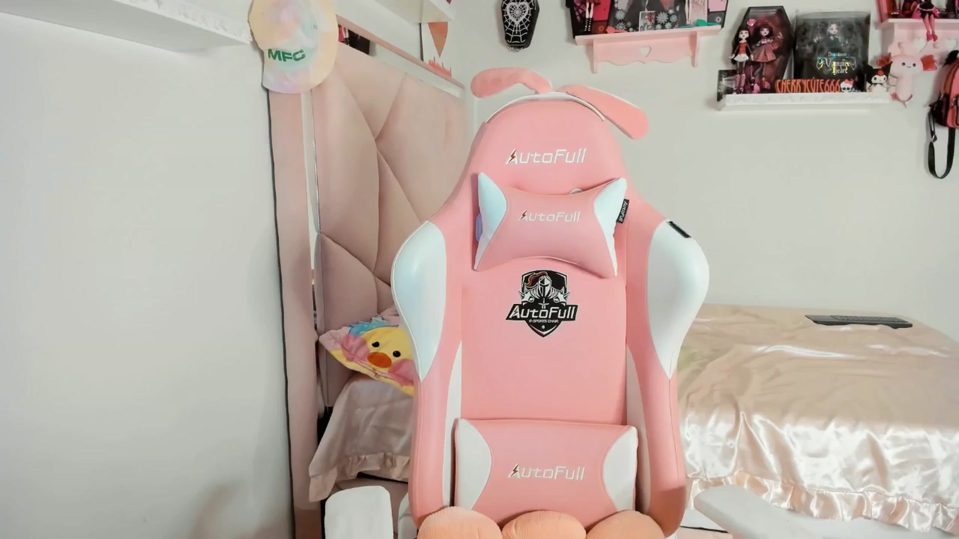 Gallery image thumbnail from Cherrycute666's myfreecams stream on, 05/31/2025, 05:49 image 7 of 20