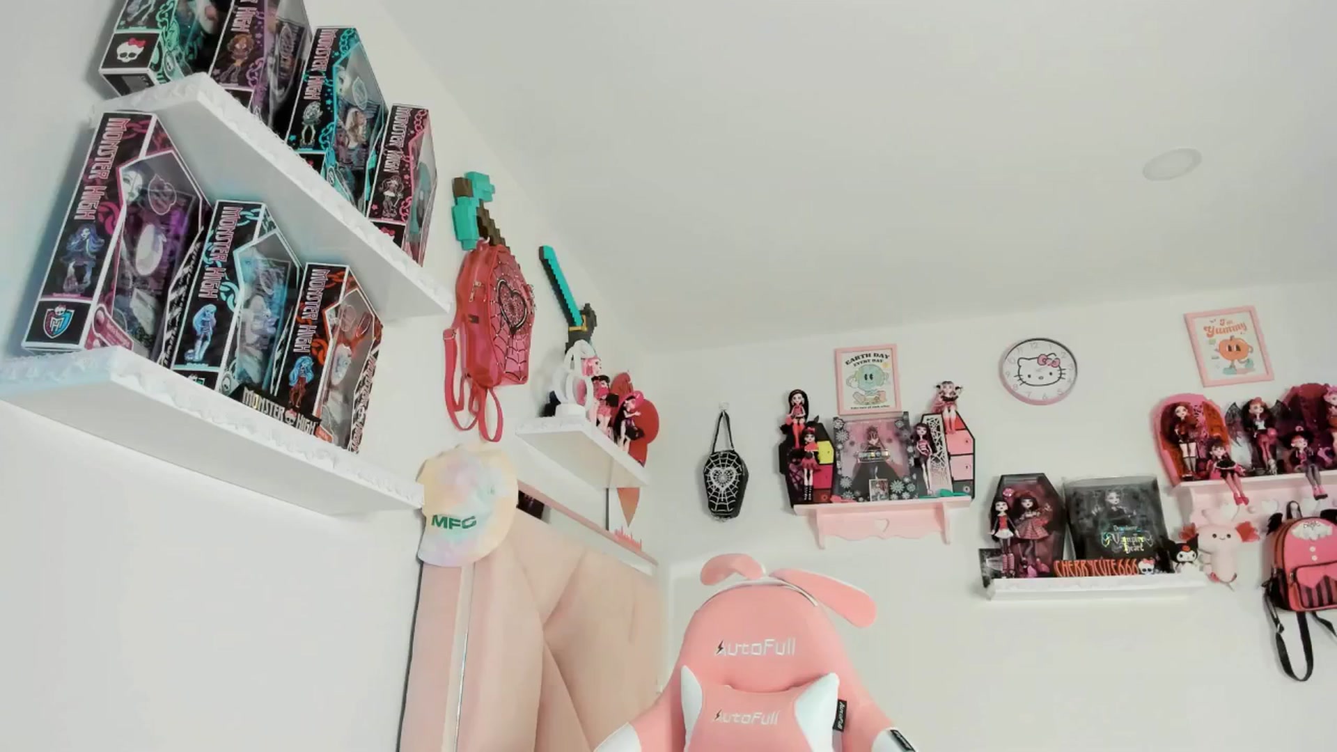 Gallery image thumbnail from Cherrycute666's myfreecams stream on, 05/31/2025, 05:49 image 1 of 20