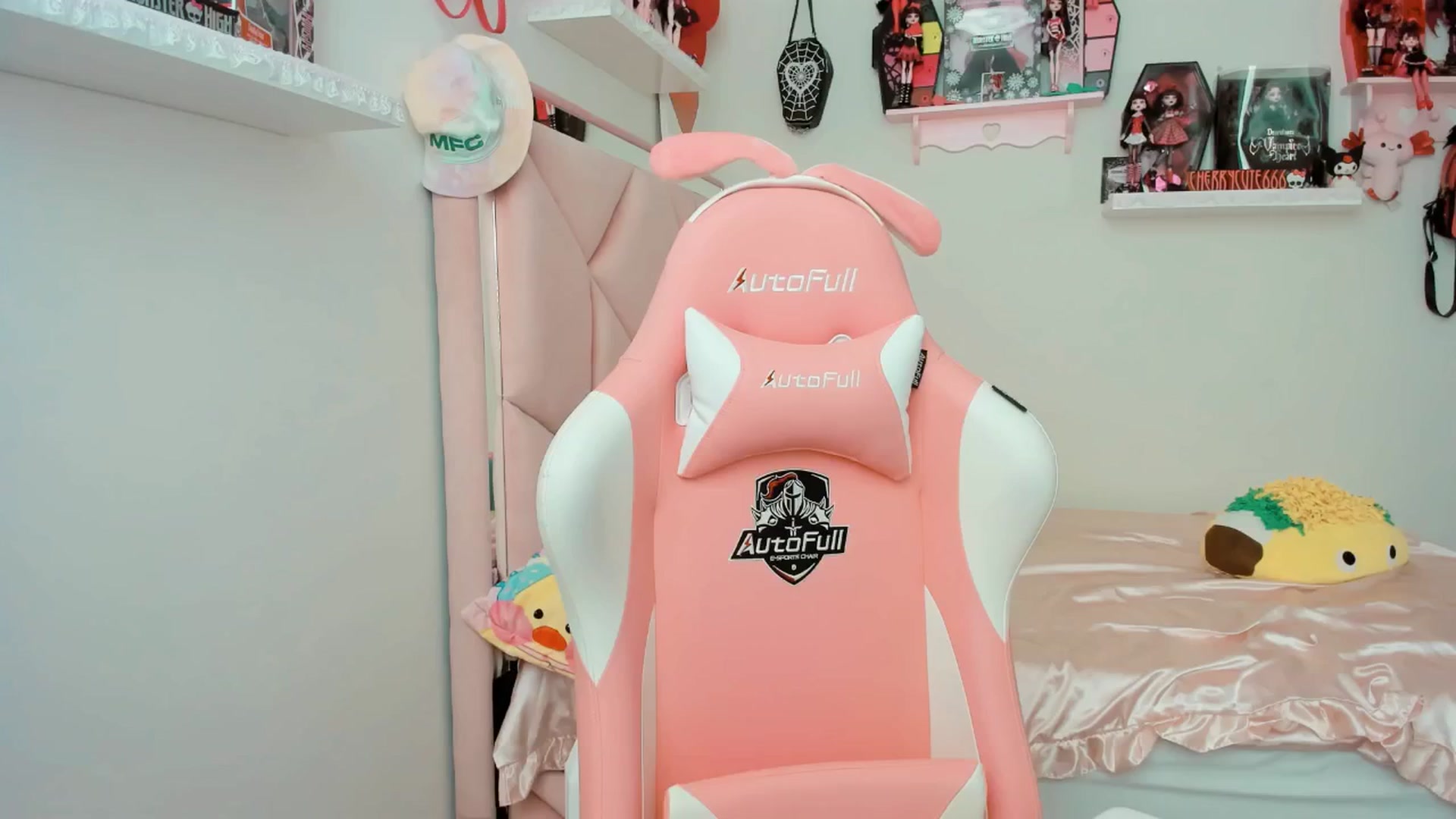 Gallery image thumbnail from Cherrycute666's myfreecams stream on, 05/31/2025, 19:29 image 12 of 20
