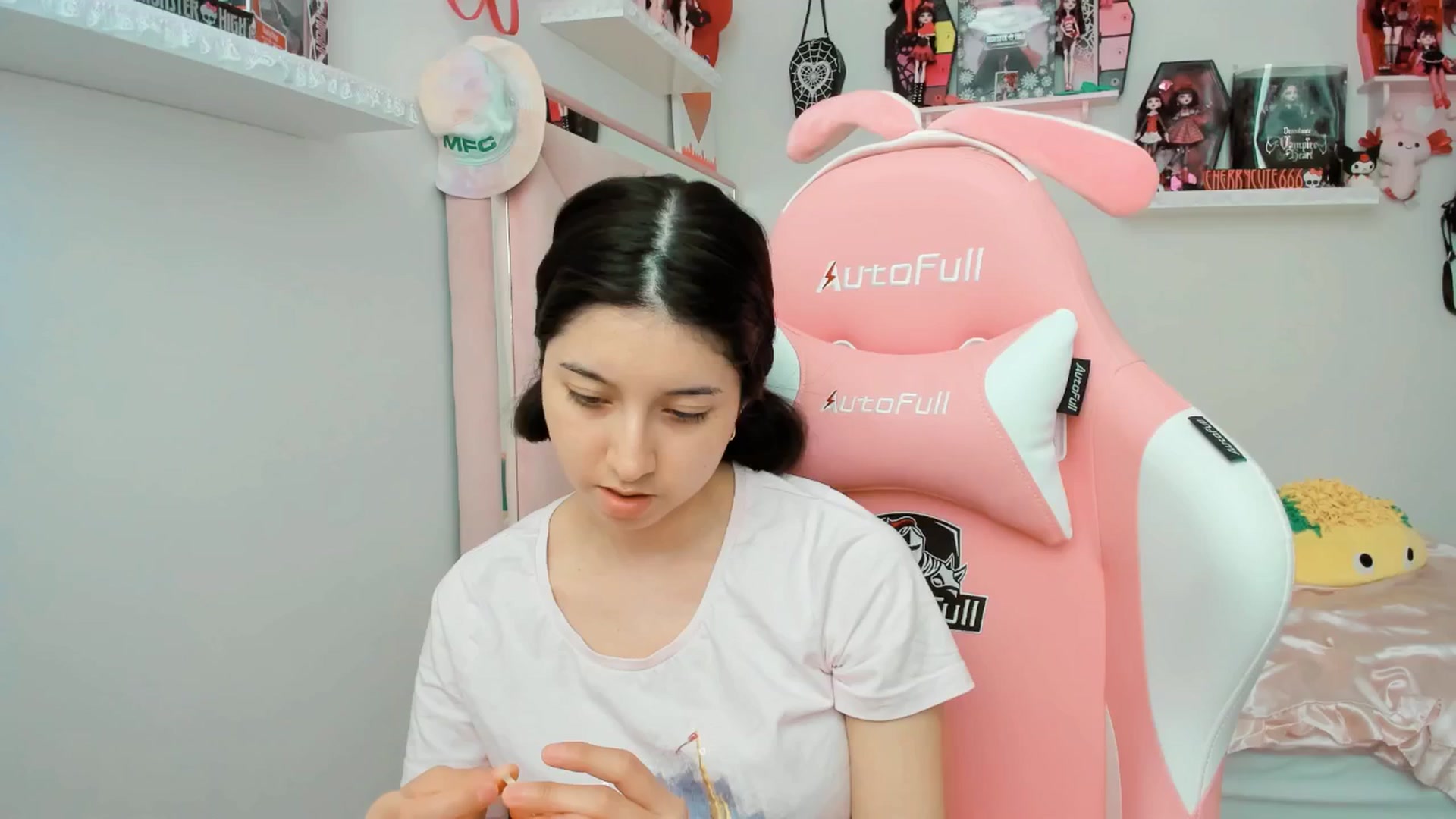 Gallery image thumbnail from Cherrycute666's myfreecams stream on, 05/31/2025, 19:29 image 7 of 20