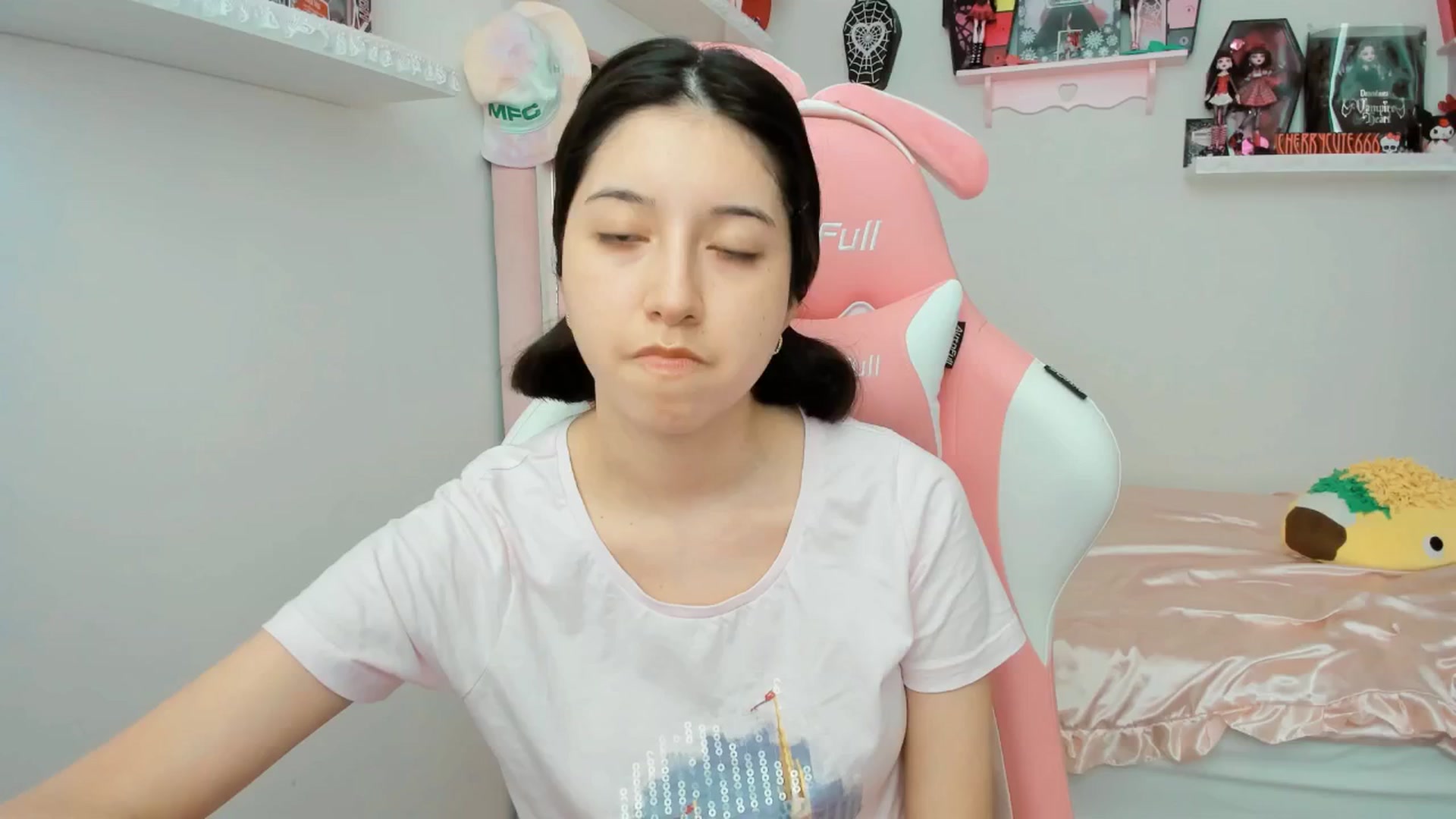 Gallery image thumbnail from Cherrycute666's myfreecams stream on, 05/31/2025, 19:29 image 20 of 20