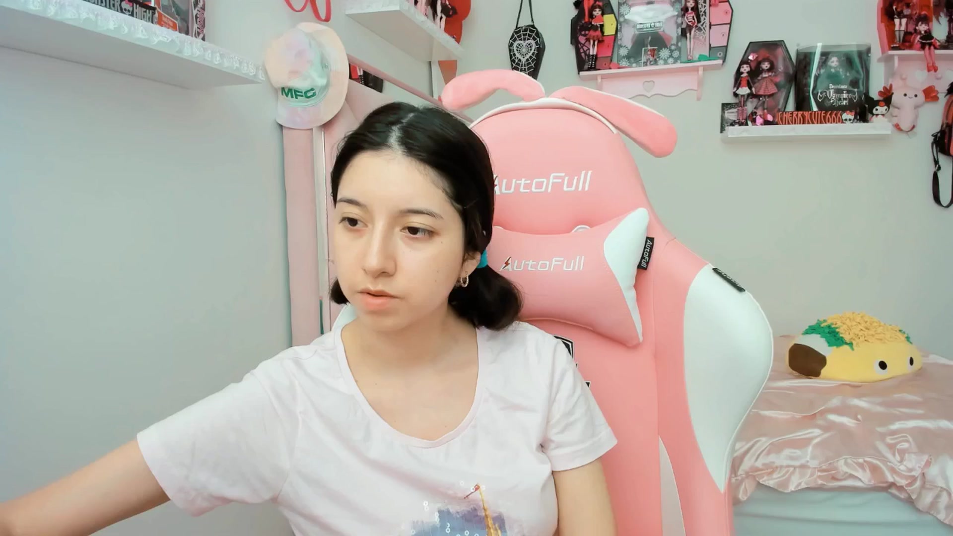 Gallery image thumbnail from Cherrycute666's myfreecams stream on, 05/31/2025, 19:29 image 9 of 20