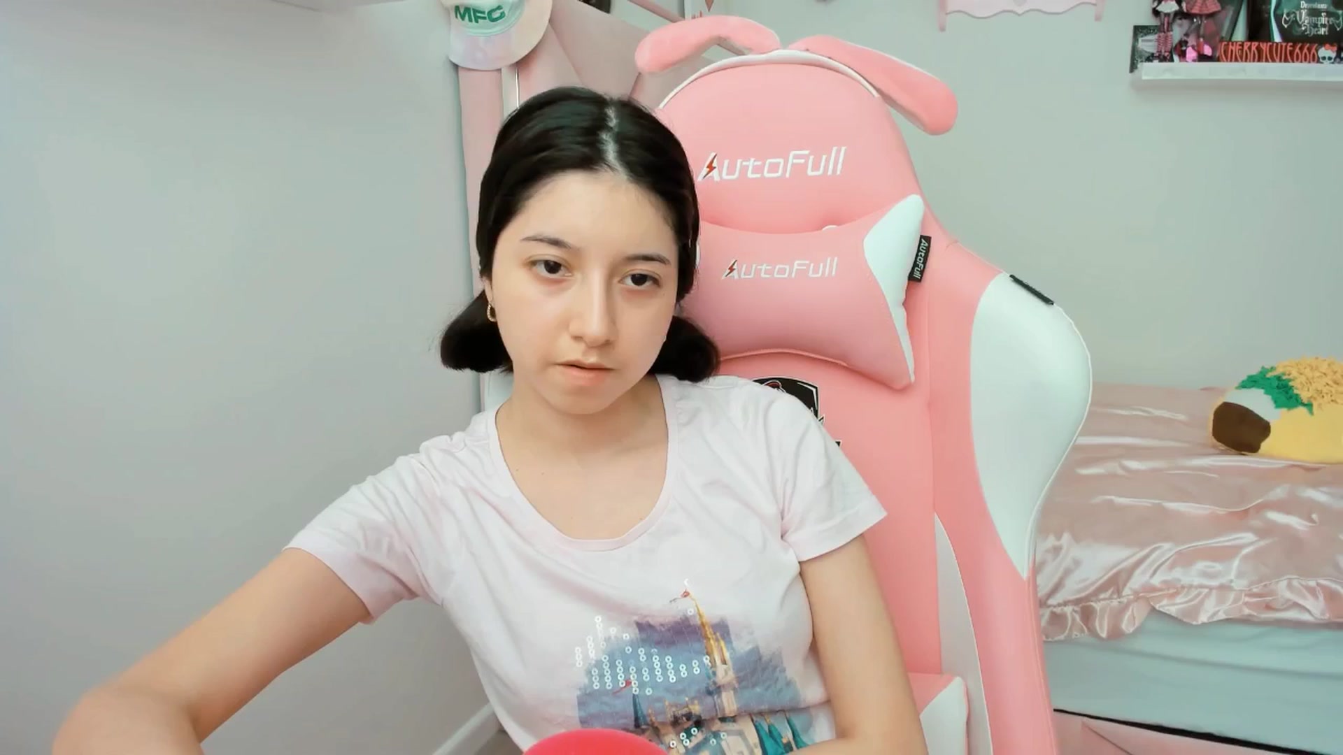 Gallery image thumbnail from Cherrycute666's myfreecams stream on, 05/31/2025, 20:27 image 3 of 20
