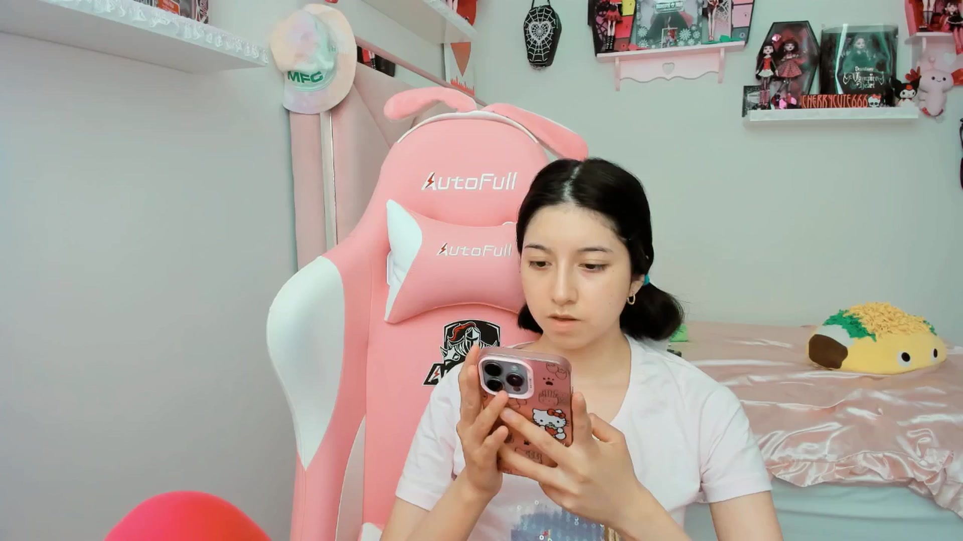 Gallery image thumbnail from Cherrycute666's myfreecams stream on, 05/31/2025, 20:27 image 1 of 20