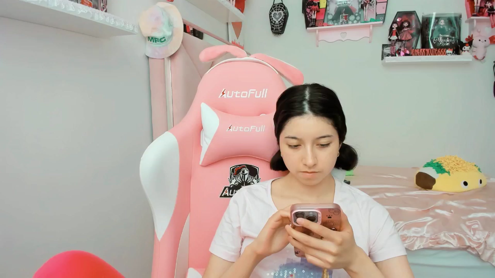 Gallery image thumbnail from Cherrycute666's myfreecams stream on, 05/31/2025, 20:27 image 2 of 20