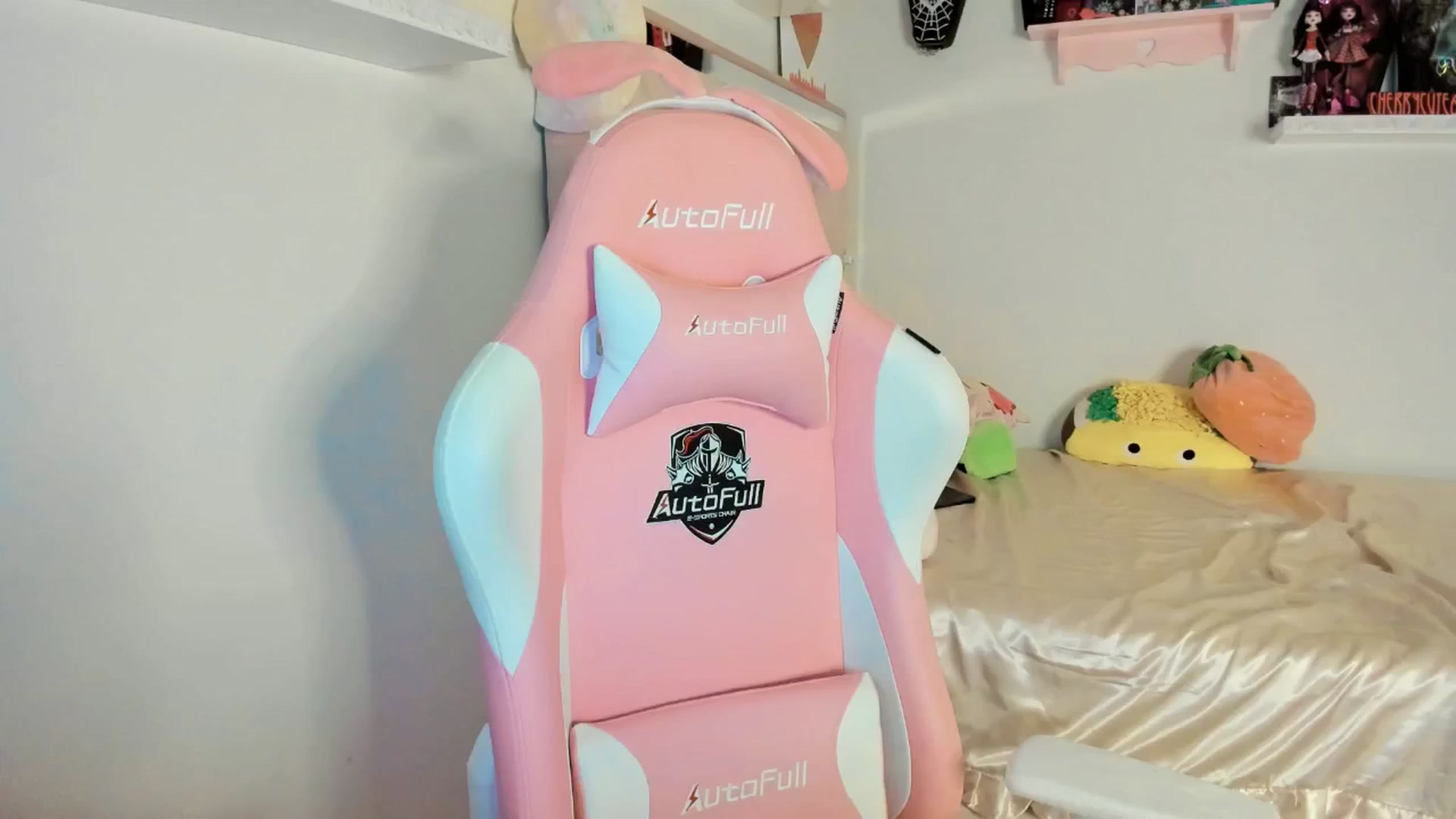 Gallery image thumbnail from Cherrycute666's myfreecams stream on, 06/01/2025, 08:21 image 18 of 20