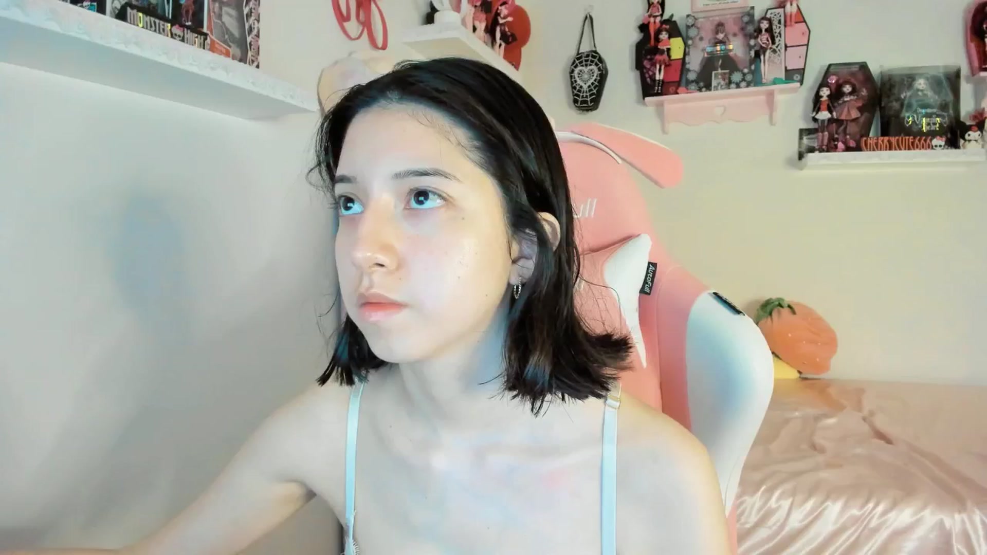 Gallery image thumbnail from Cherrycute666's myfreecams stream on, 06/01/2025, 08:21 image 13 of 20