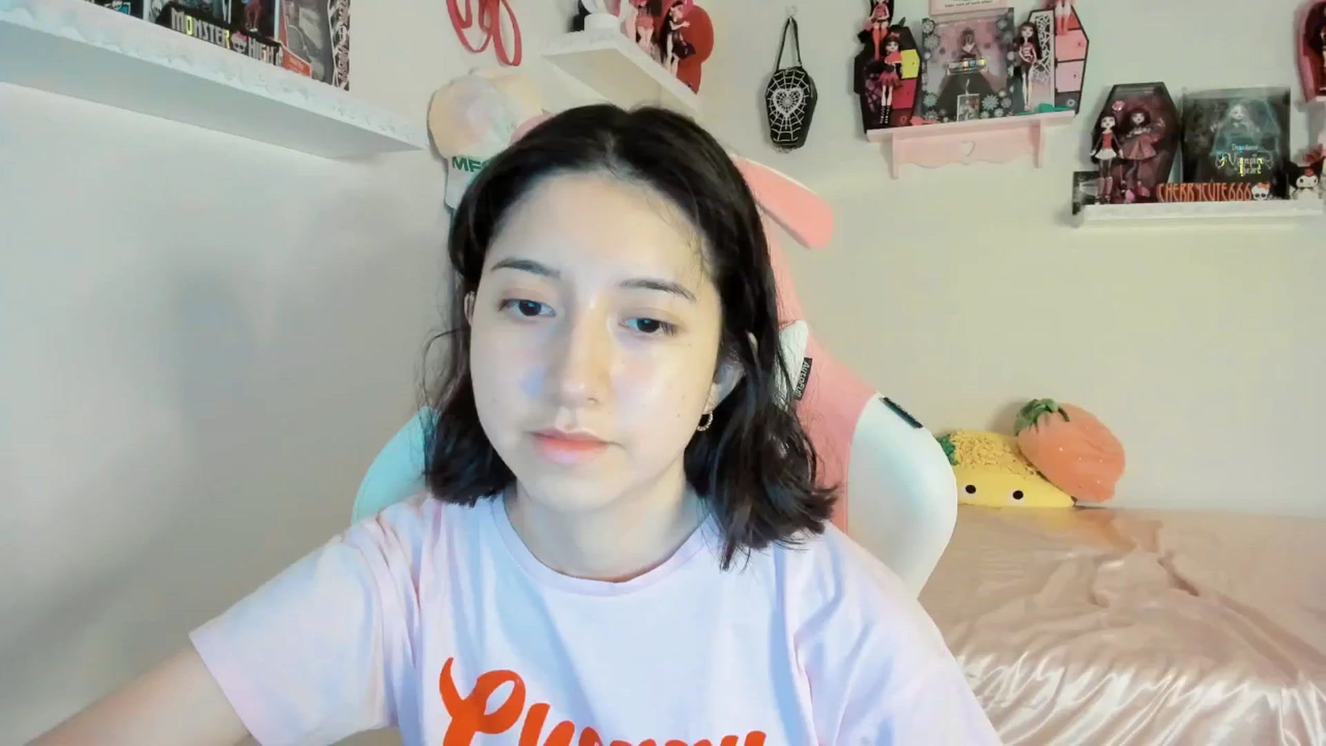 Gallery image thumbnail from Cherrycute666's myfreecams stream on, 06/01/2025, 08:21 image 16 of 20