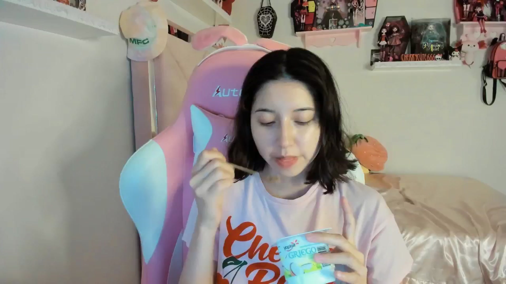 Gallery image thumbnail from Cherrycute666's myfreecams stream on, 06/01/2025, 08:21 image 19 of 20