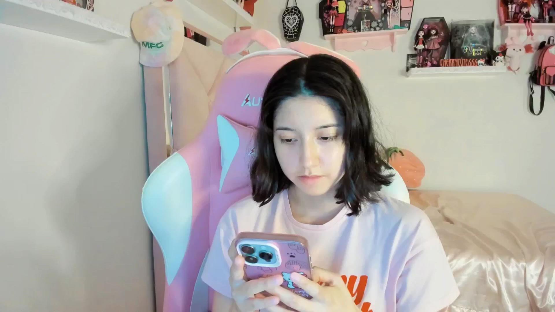 Gallery image thumbnail from Cherrycute666's myfreecams stream on, 06/01/2025, 08:21 image 20 of 20