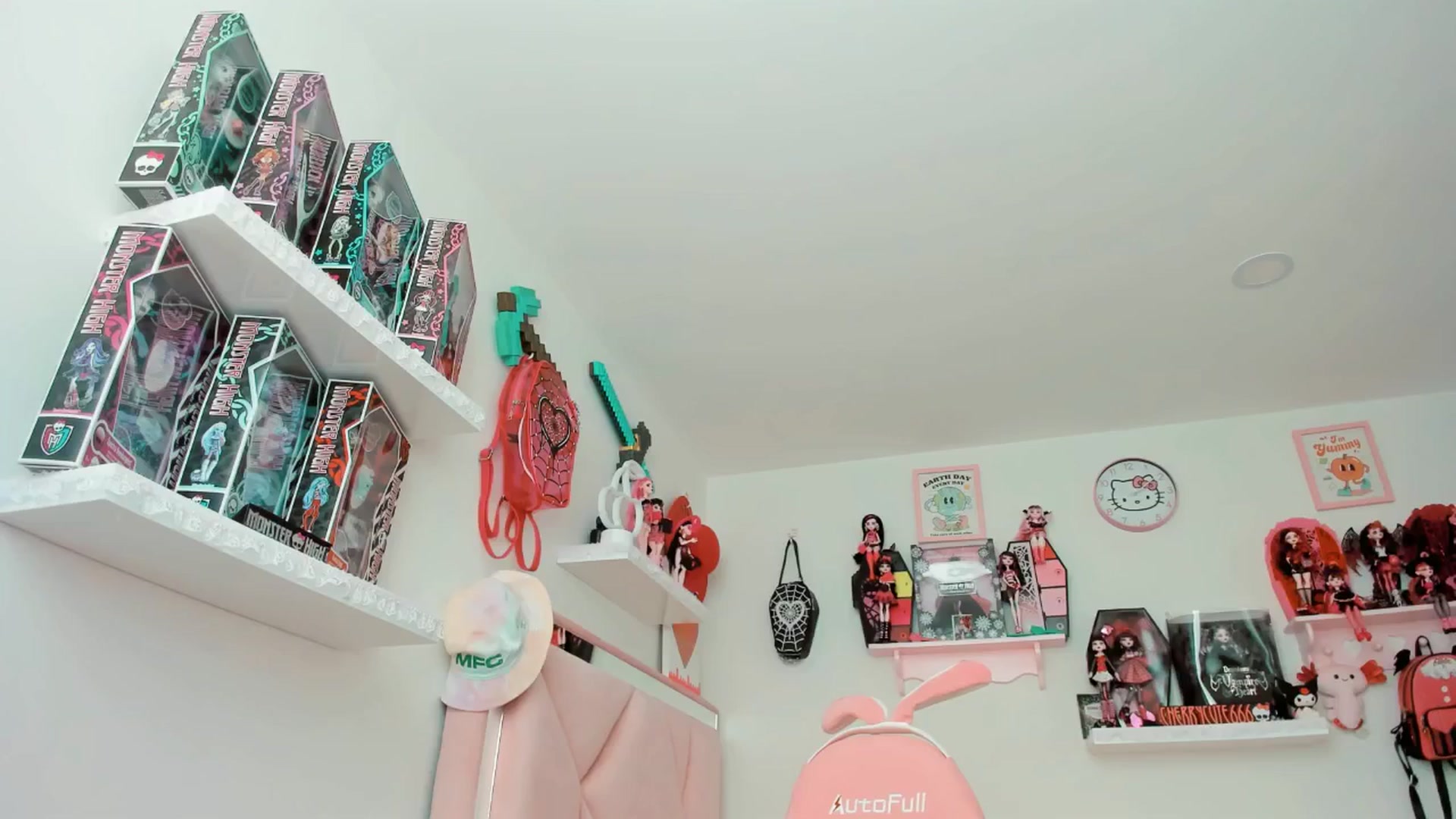 Gallery image thumbnail from Cherrycute666's myfreecams stream on, 06/01/2025, 17:40 image 17 of 20