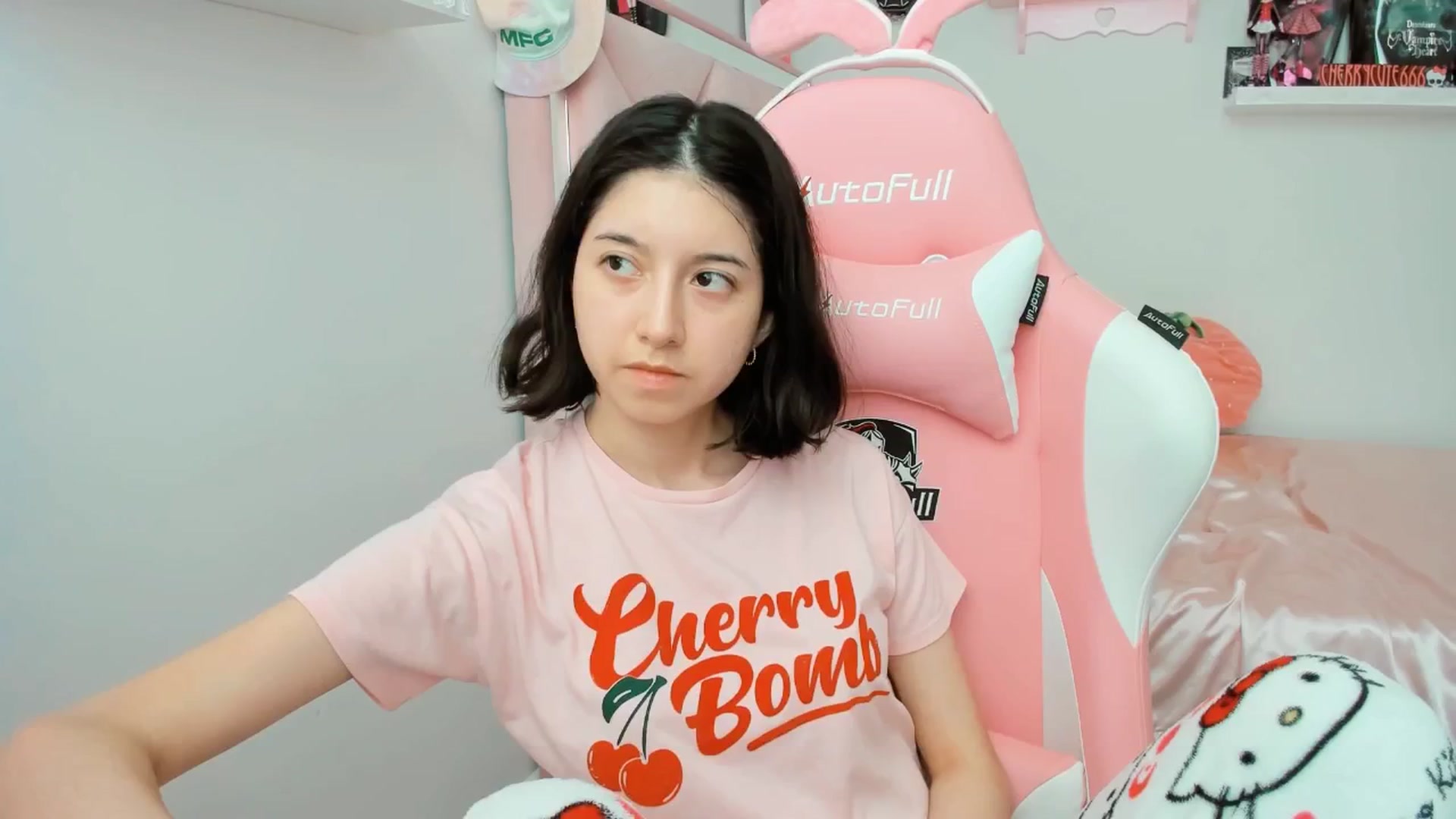 Gallery image thumbnail from Cherrycute666's myfreecams stream on, 06/01/2025, 17:40 image 20 of 20