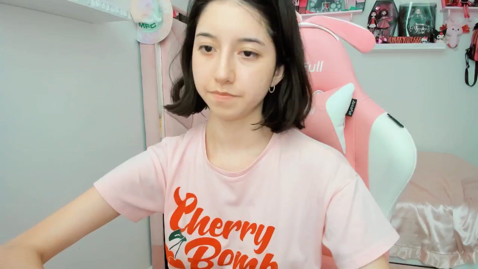 Gallery image thumbnail from Cherrycute666's myfreecams stream on, 06/01/2025, 17:40 image 9 of 20