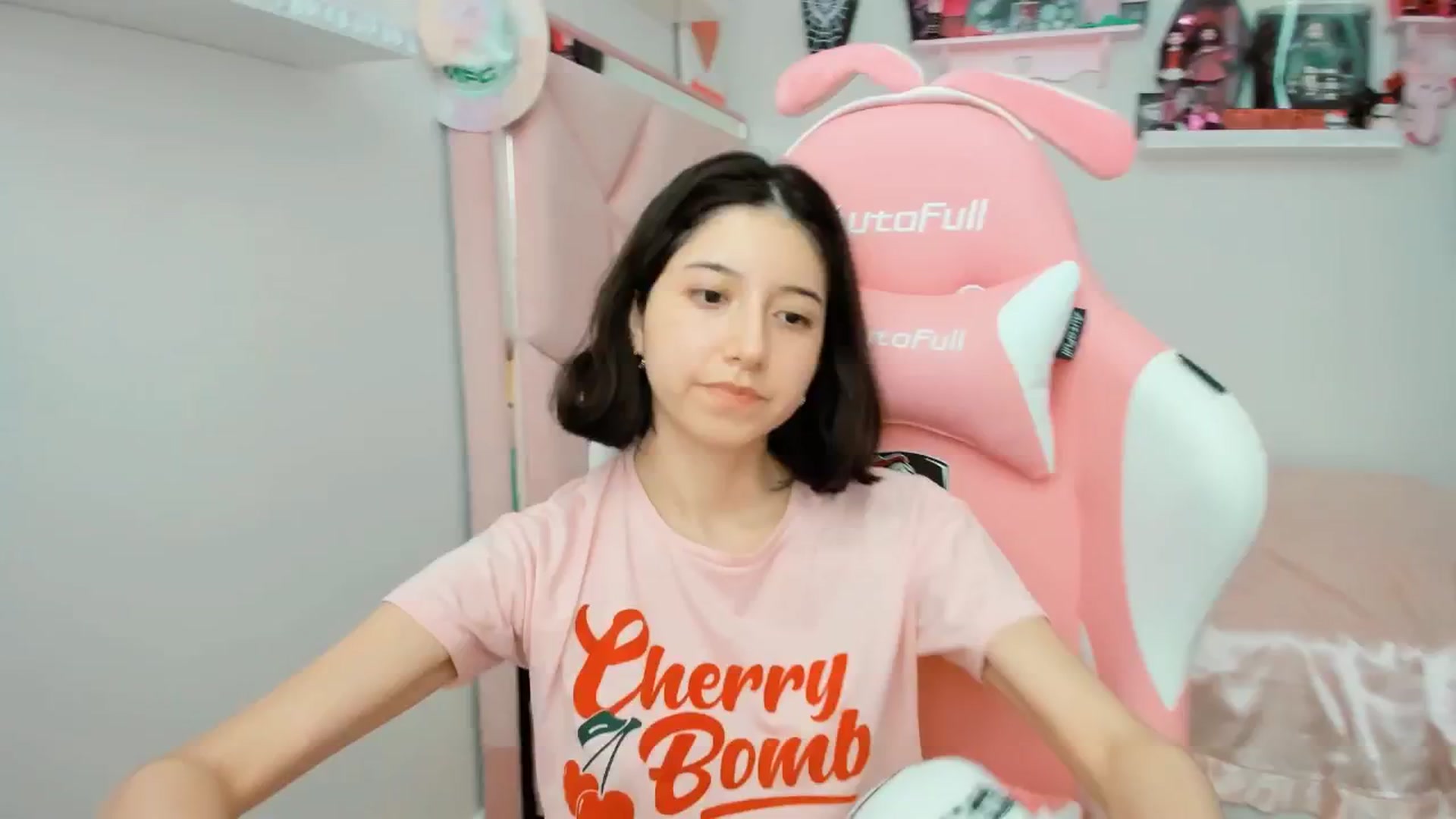 Gallery image thumbnail from Cherrycute666's myfreecams stream on, 06/01/2025, 17:40 image 10 of 20