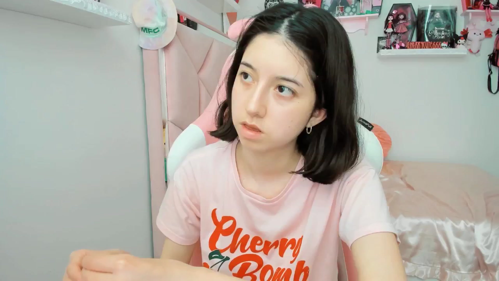Gallery image thumbnail from Cherrycute666's myfreecams stream on, 06/01/2025, 17:40 image 13 of 20