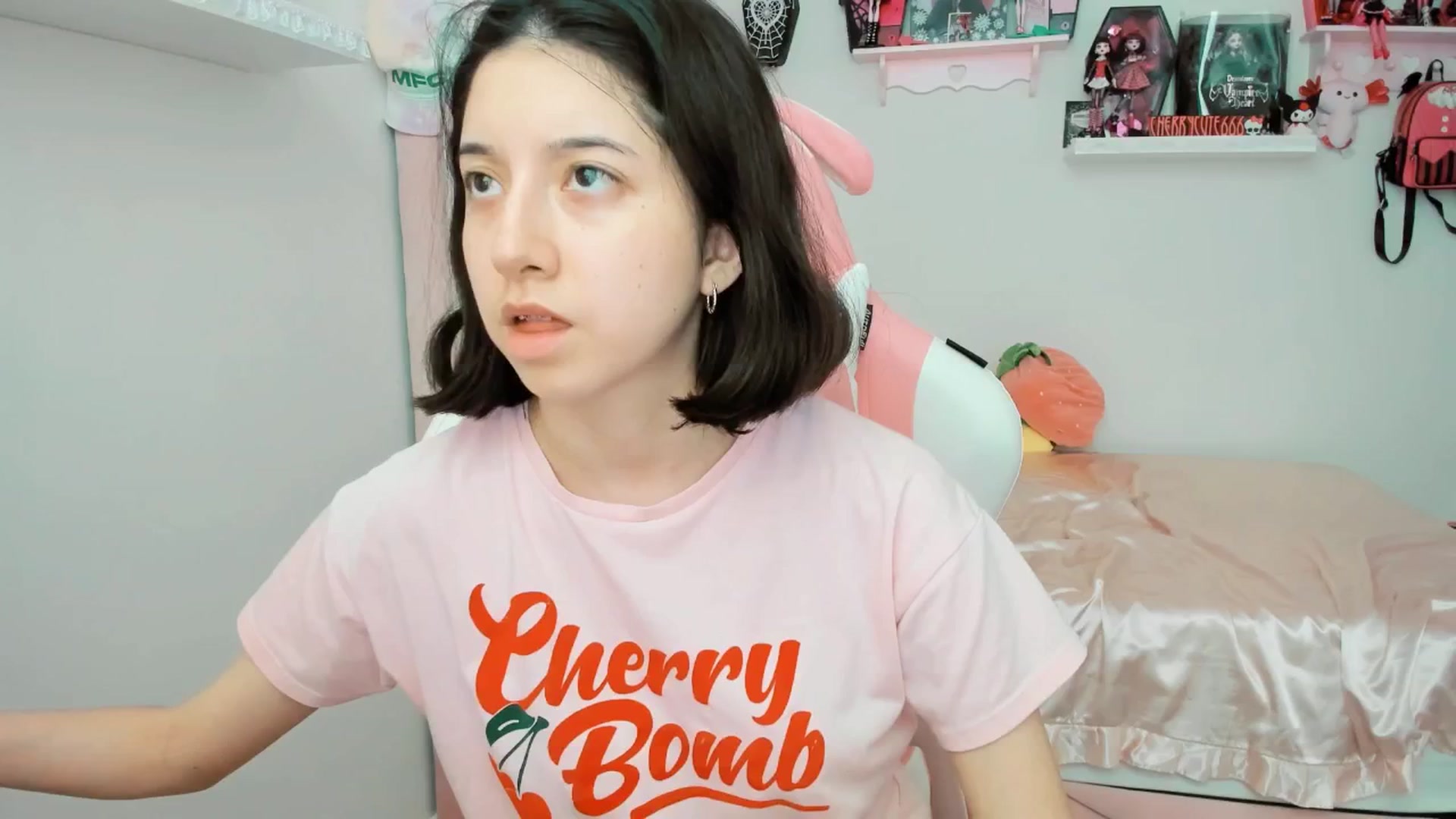Gallery image thumbnail from Cherrycute666's myfreecams stream on, 06/01/2025, 17:40 image 2 of 20