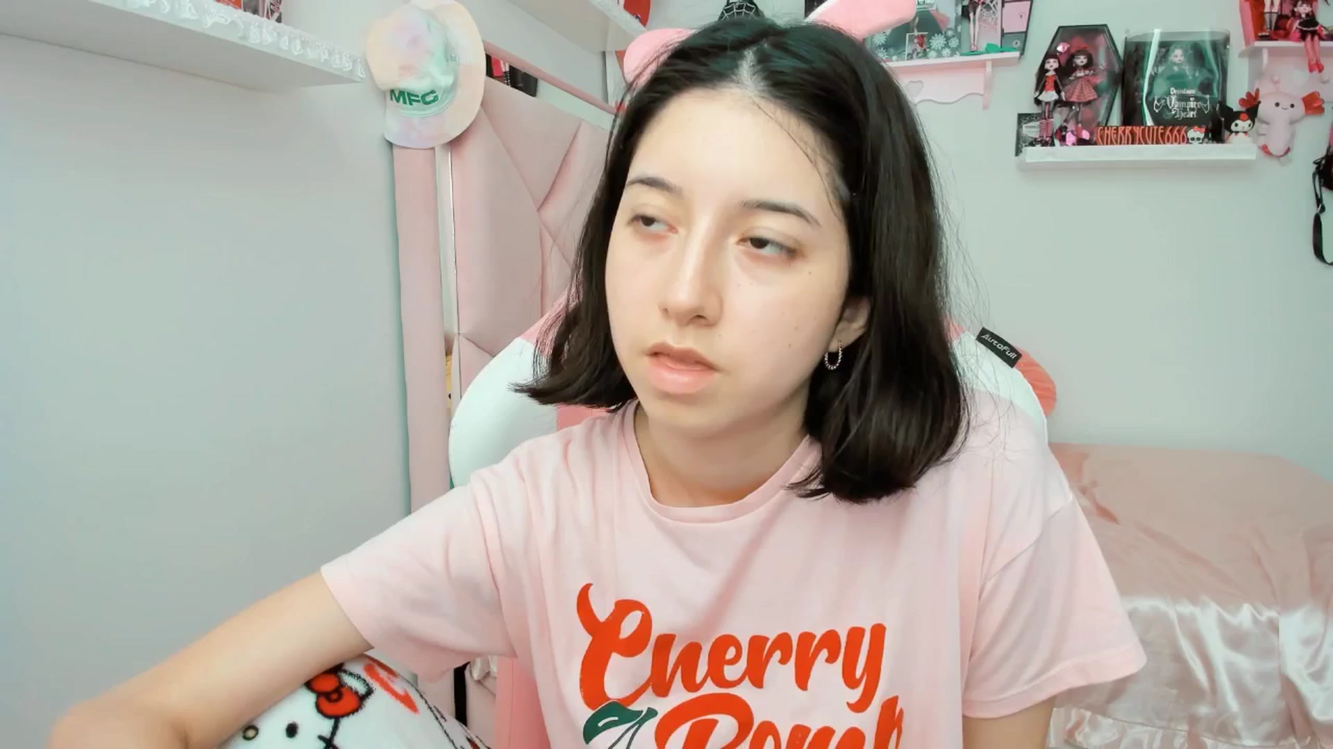 Gallery image thumbnail from Cherrycute666's myfreecams stream on, 06/01/2025, 17:40 image 18 of 20