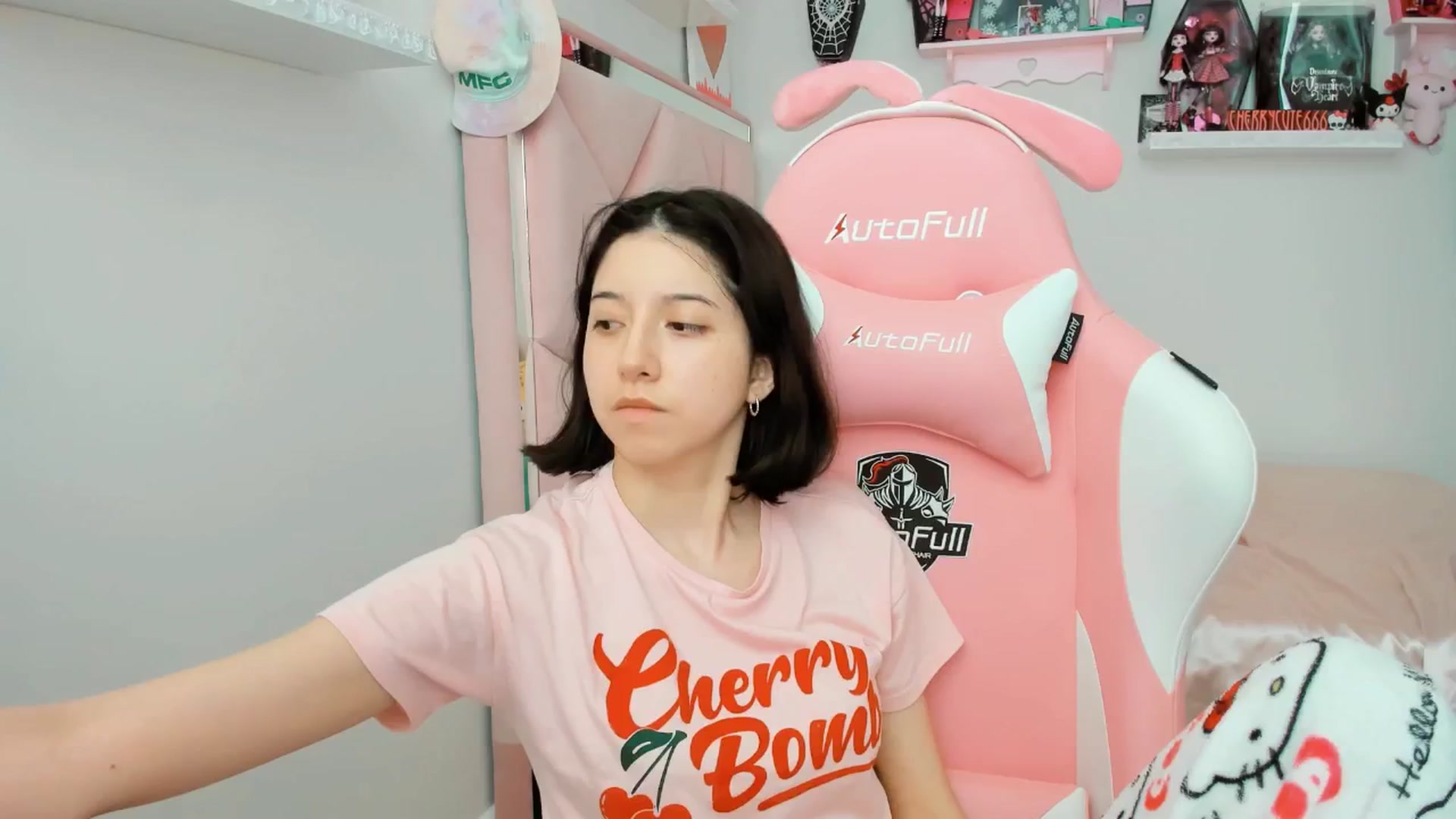 Gallery image thumbnail from Cherrycute666's myfreecams stream on, 06/01/2025, 17:40 image 5 of 20