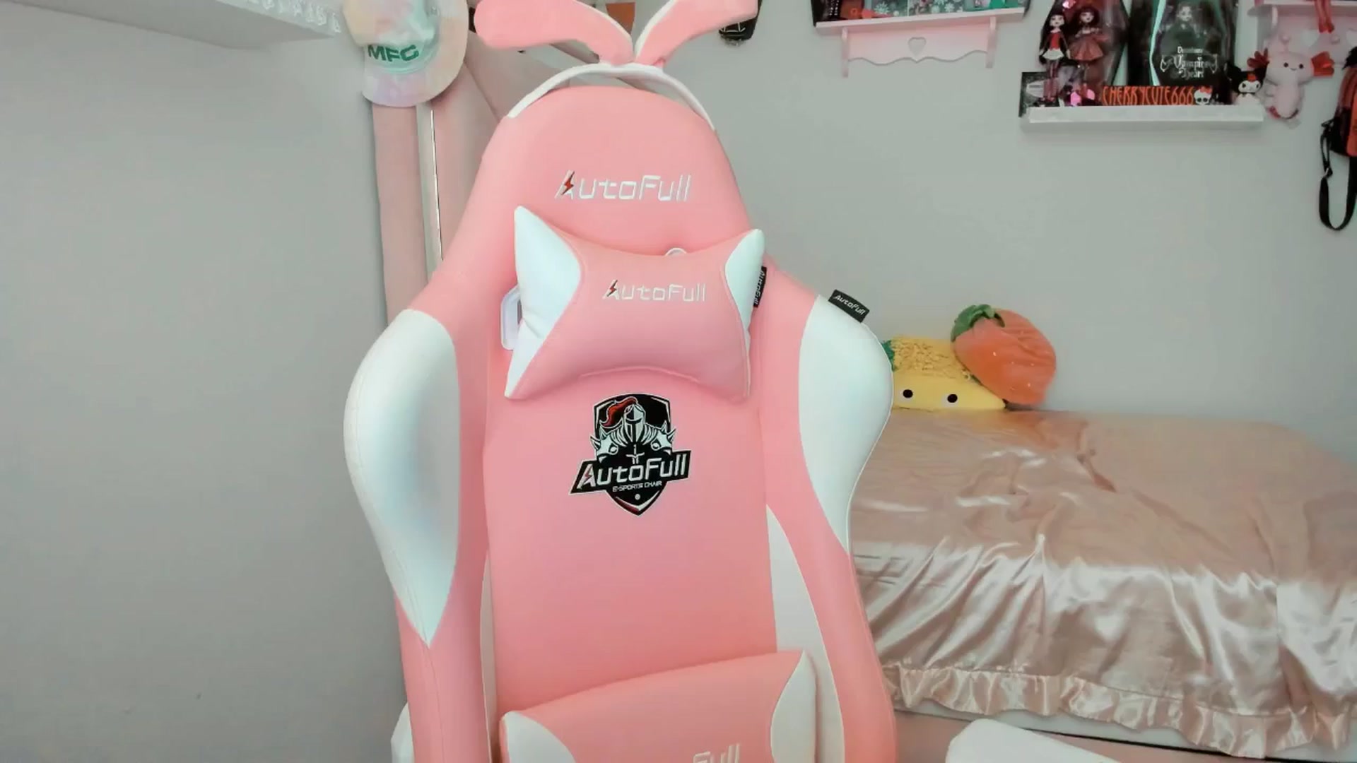 Gallery image thumbnail from Cherrycute666's myfreecams stream on, 06/01/2025, 22:57 image 9 of 20