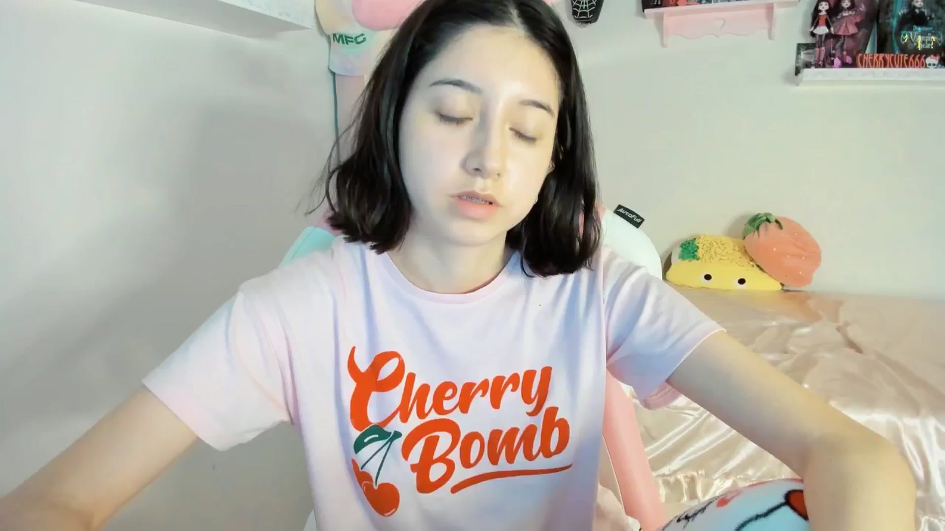 Gallery image thumbnail from Cherrycute666's myfreecams stream on, 06/01/2025, 22:57 image 14 of 20
