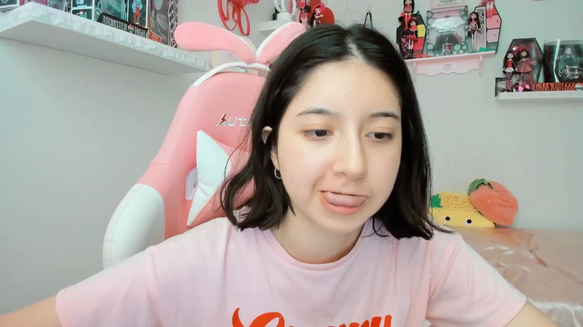 Gallery image thumbnail from Cherrycute666's myfreecams stream on, 06/01/2025, 22:57 image 5 of 20