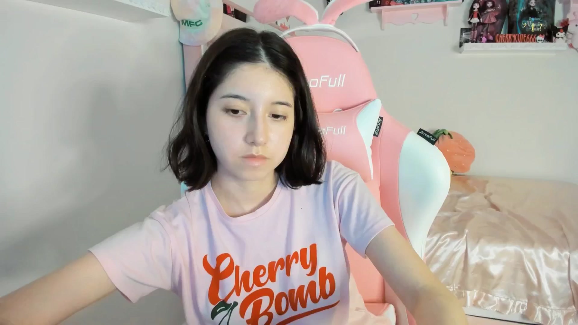 Gallery image thumbnail from Cherrycute666's myfreecams stream on, 06/01/2025, 22:57 image 18 of 20