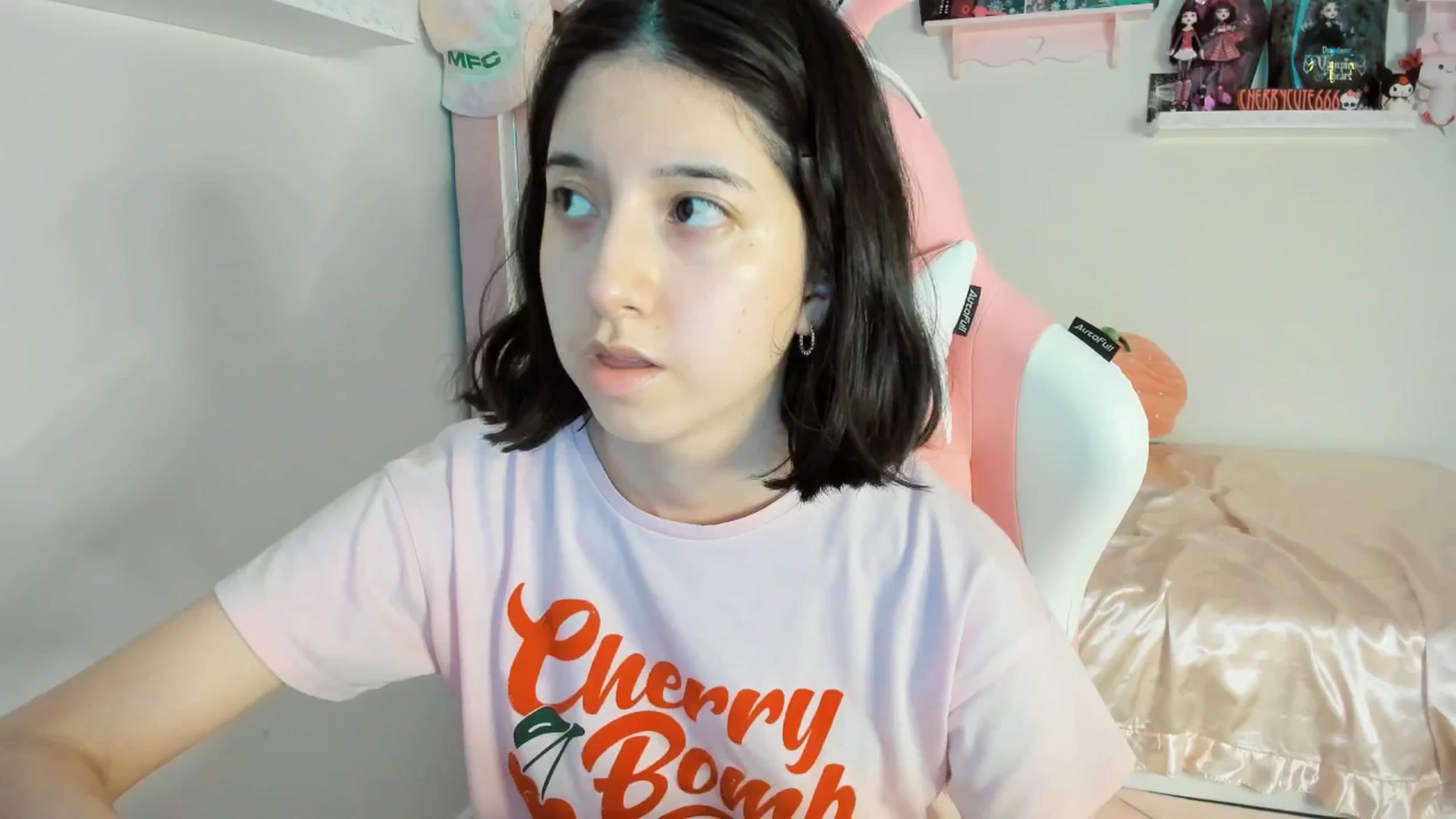 Gallery image thumbnail from Cherrycute666's myfreecams stream on, 06/01/2025, 22:57 image 10 of 20
