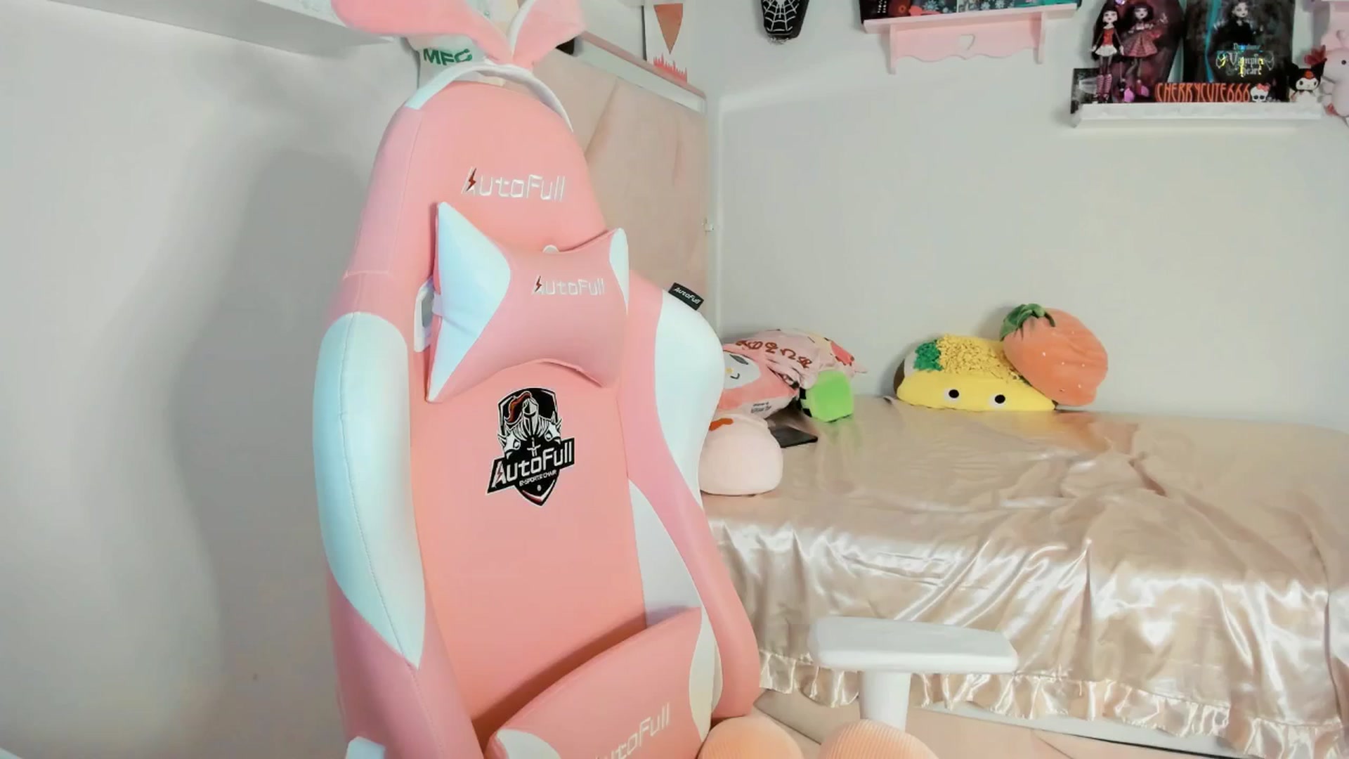 Gallery image thumbnail from Cherrycute666's myfreecams stream on, 06/01/2025, 22:57 image 19 of 20