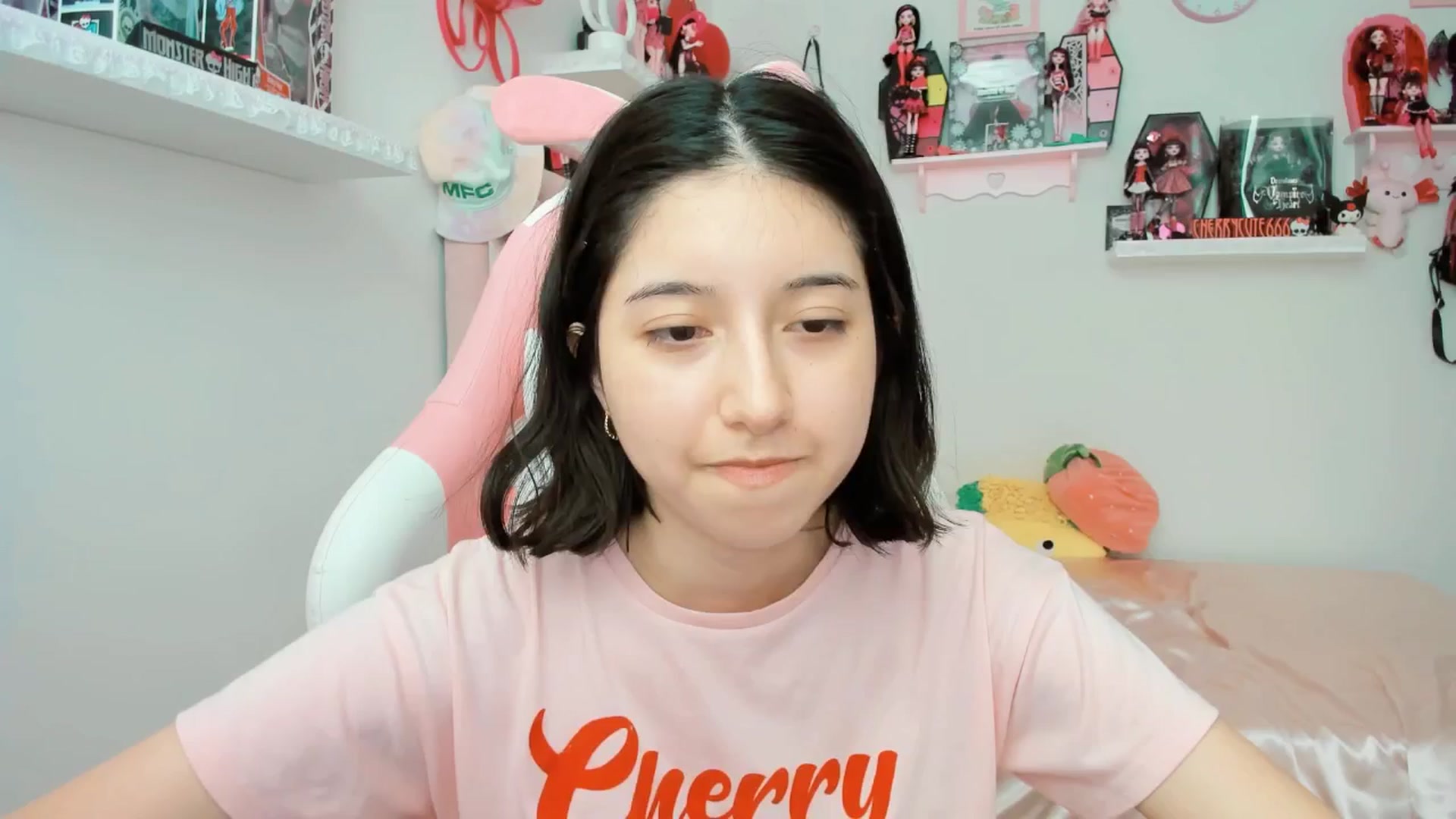 Gallery image thumbnail from Cherrycute666's myfreecams stream on, 06/01/2025, 22:57 image 1 of 20