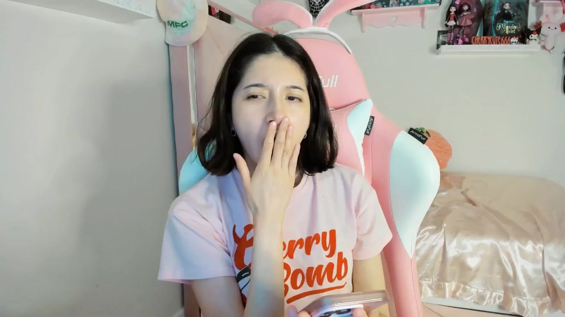 Gallery image thumbnail from Cherrycute666's myfreecams stream on, 06/01/2025, 22:57 image 17 of 20