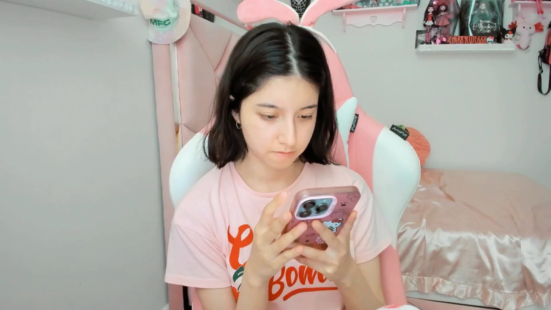 Gallery image thumbnail from Cherrycute666's myfreecams stream on, 06/01/2025, 22:57 image 7 of 20