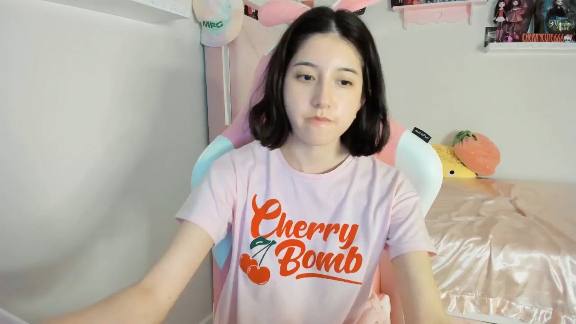 Gallery image thumbnail from Cherrycute666's myfreecams stream on, 06/01/2025, 22:57 image 15 of 20