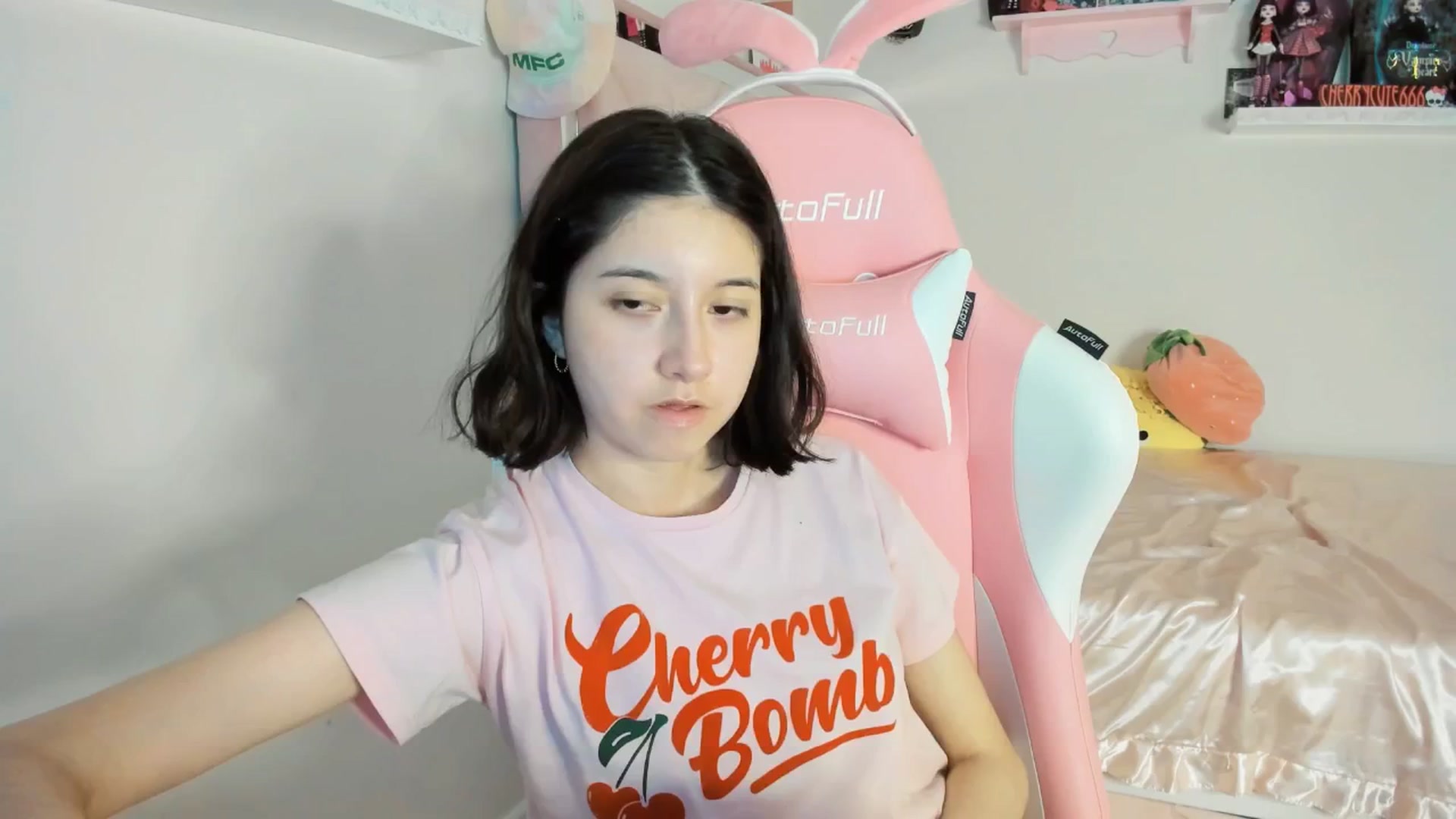 Gallery image thumbnail from Cherrycute666's myfreecams stream on, 06/01/2025, 22:57 image 12 of 20