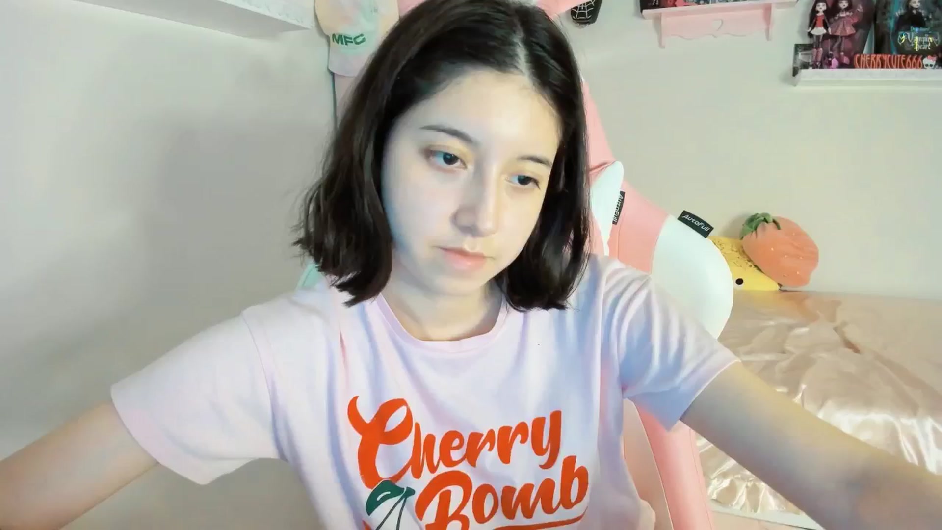Gallery image thumbnail from Cherrycute666's myfreecams stream on, 06/01/2025, 22:57 image 16 of 20