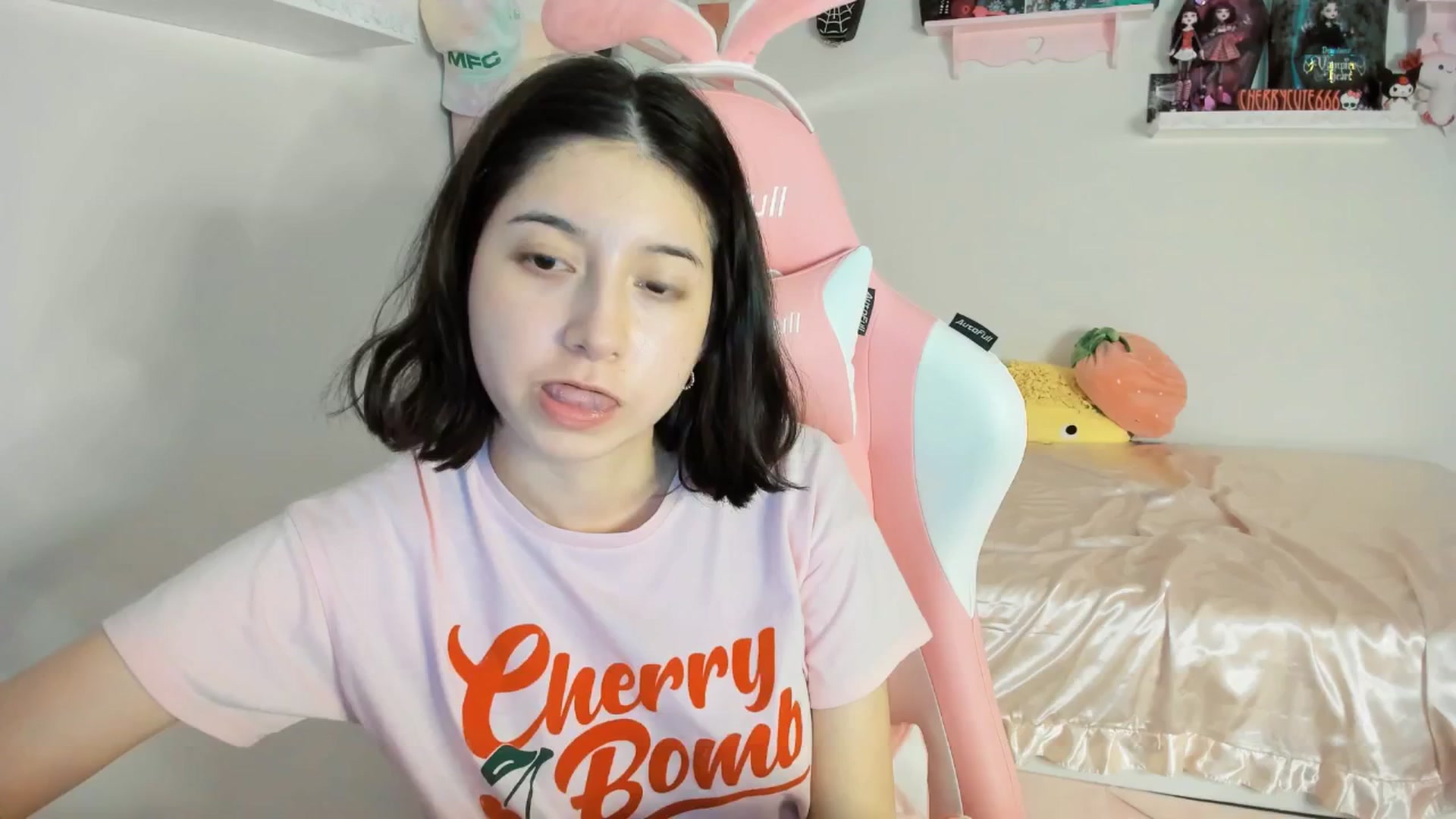 Gallery image thumbnail from Cherrycute666's myfreecams stream on, 06/01/2025, 22:57 image 11 of 20