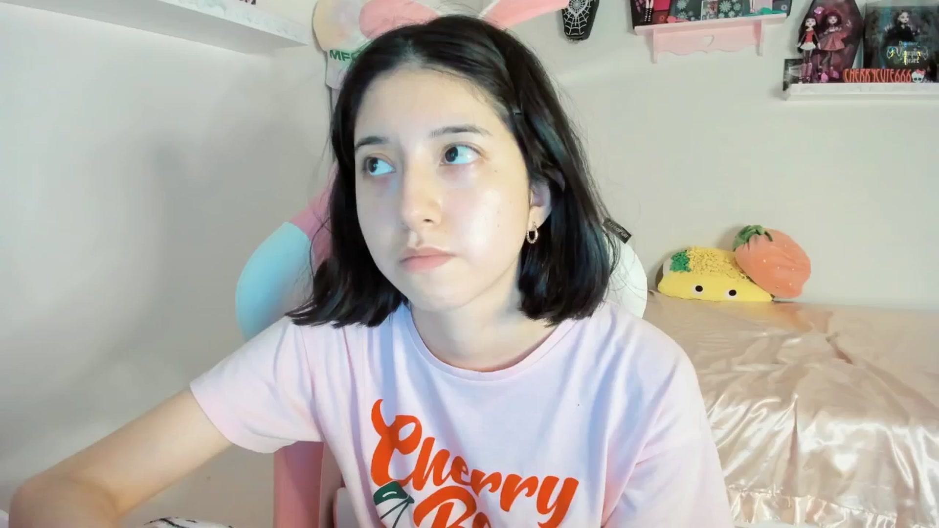 Gallery image thumbnail from Cherrycute666's myfreecams stream on, 06/01/2025, 23:30 image 10 of 20